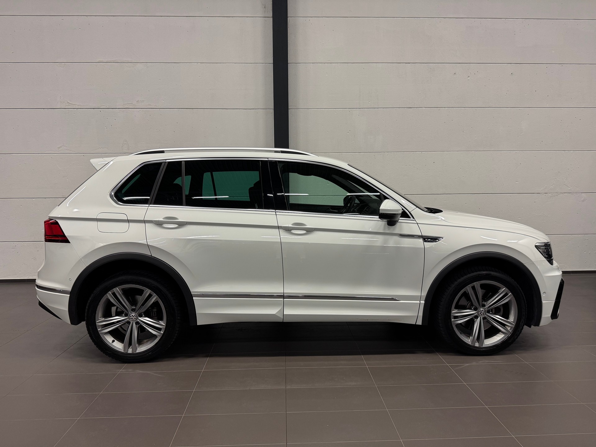 VW Tiguan 2.0 TDI SCR Highline 4Motion DSG R LINE-image-7