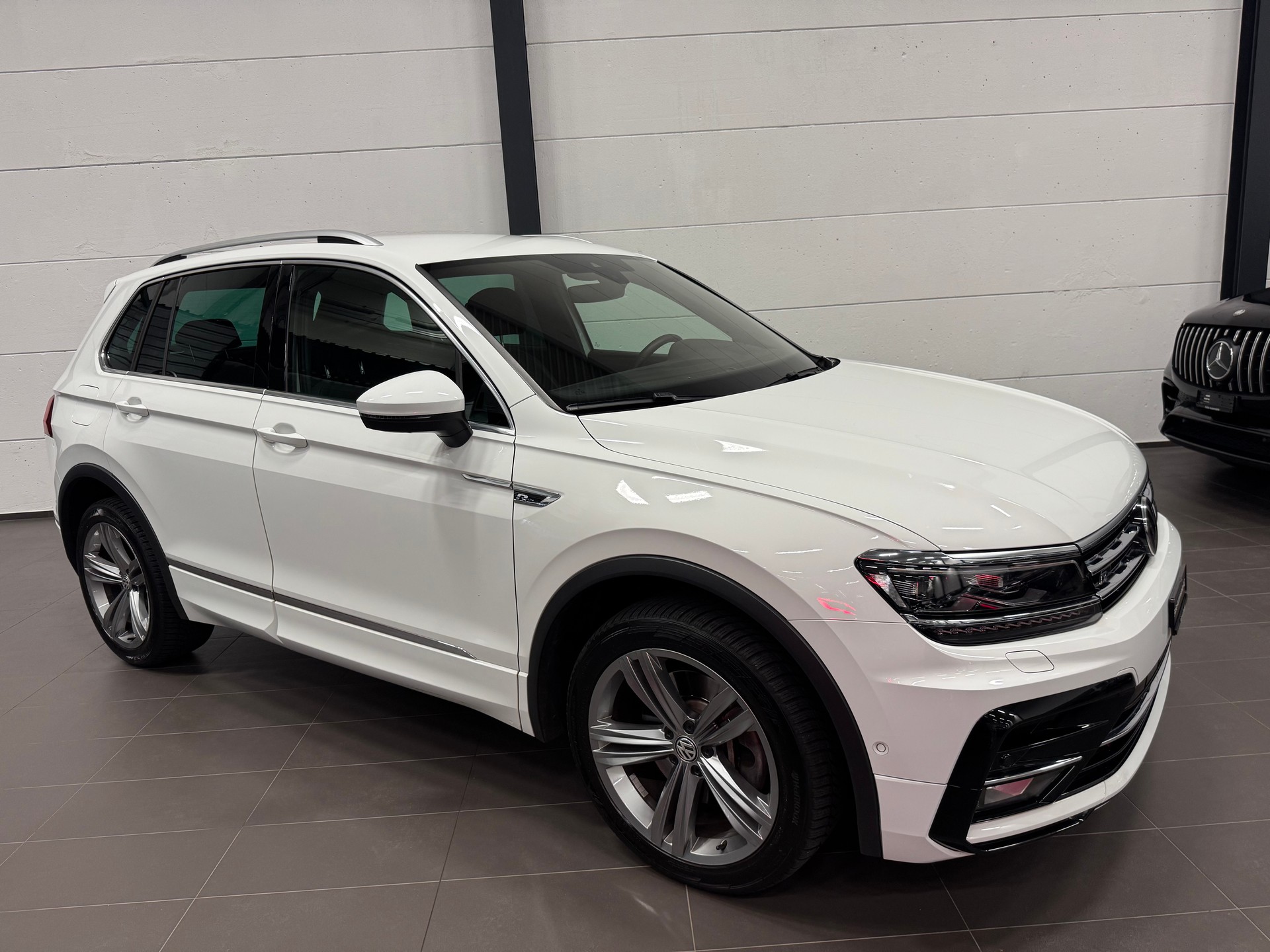 VW Tiguan 2.0 TDI SCR Highline 4Motion DSG R LINE-showroom-element-1