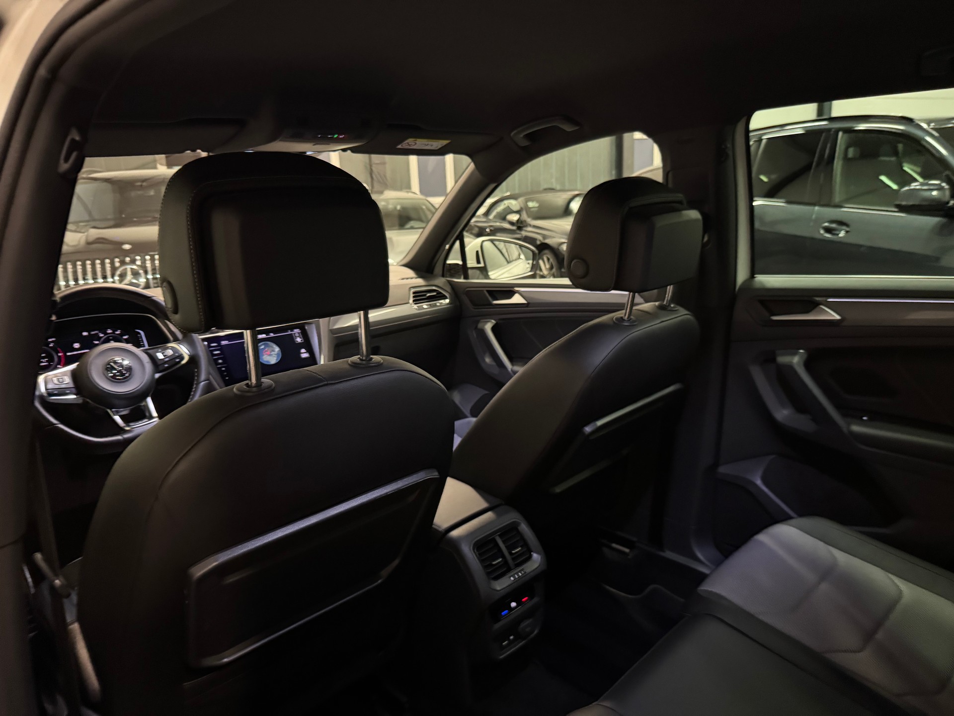 VW Tiguan 2.0 TDI SCR Highline 4Motion DSG R LINE-image-23