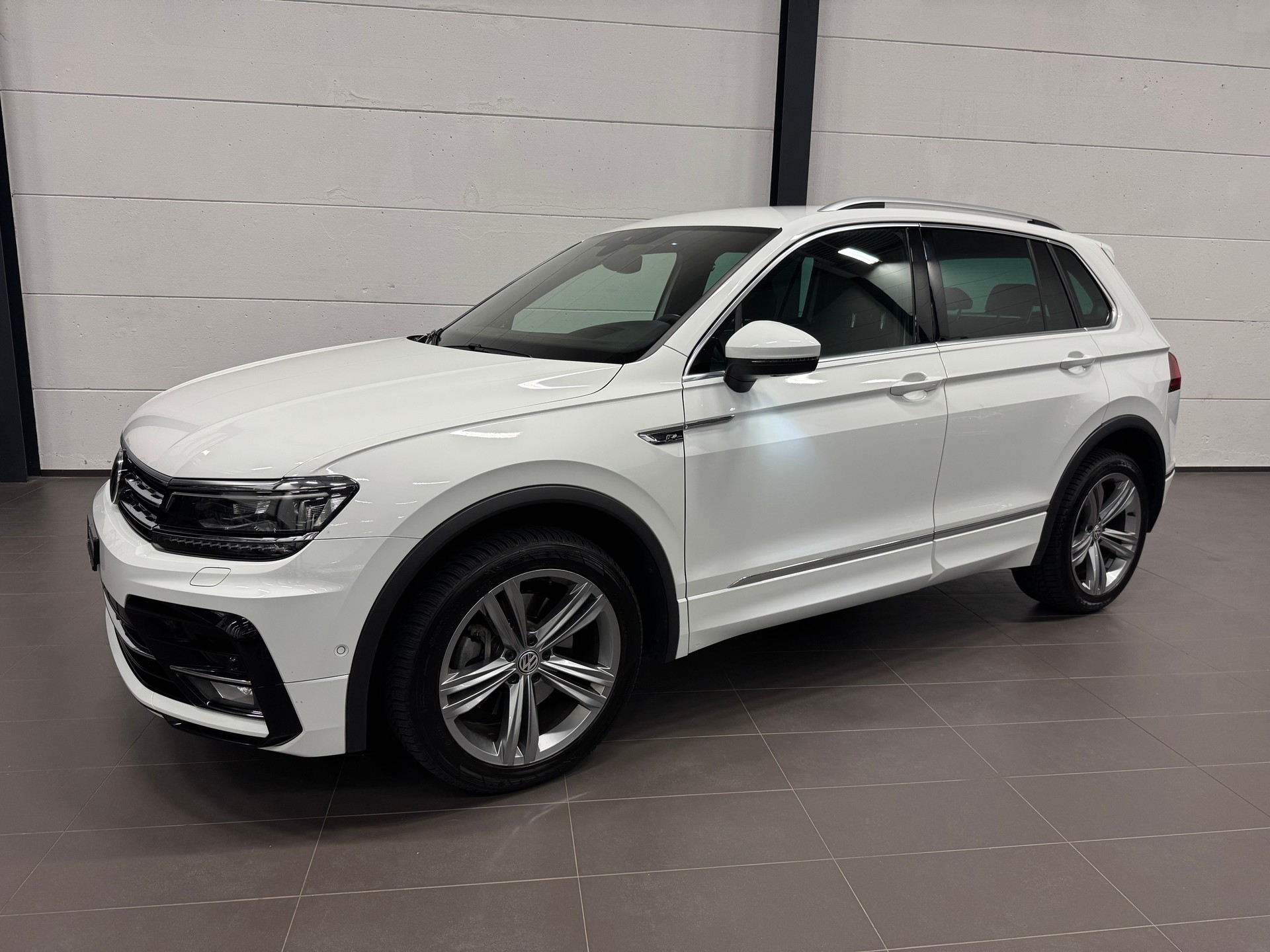 VW Tiguan 2.0 TDI SCR Highline 4Motion DSG R LINE-showroom-element-2