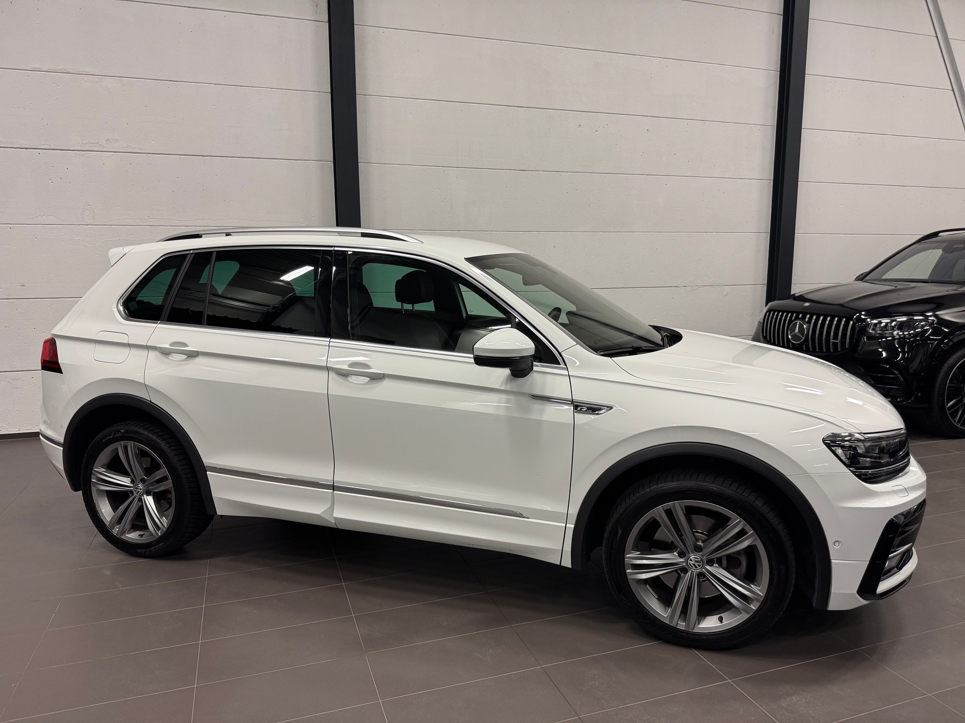 VW Tiguan 2.0 TDI SCR Highline 4Motion DSG R LINE-image-5