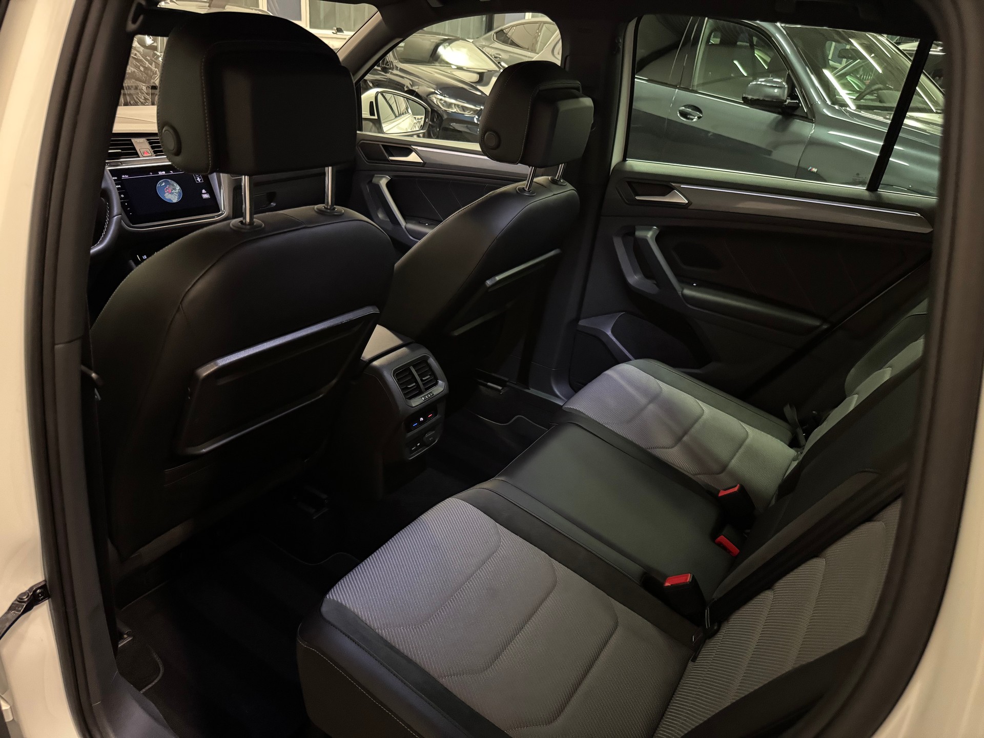 VW Tiguan 2.0 TDI SCR Highline 4Motion DSG R LINE-image-22