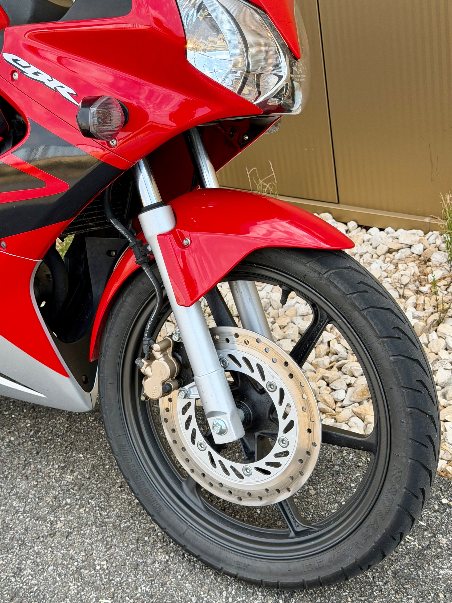 HONDA CBR 125 R-image-2