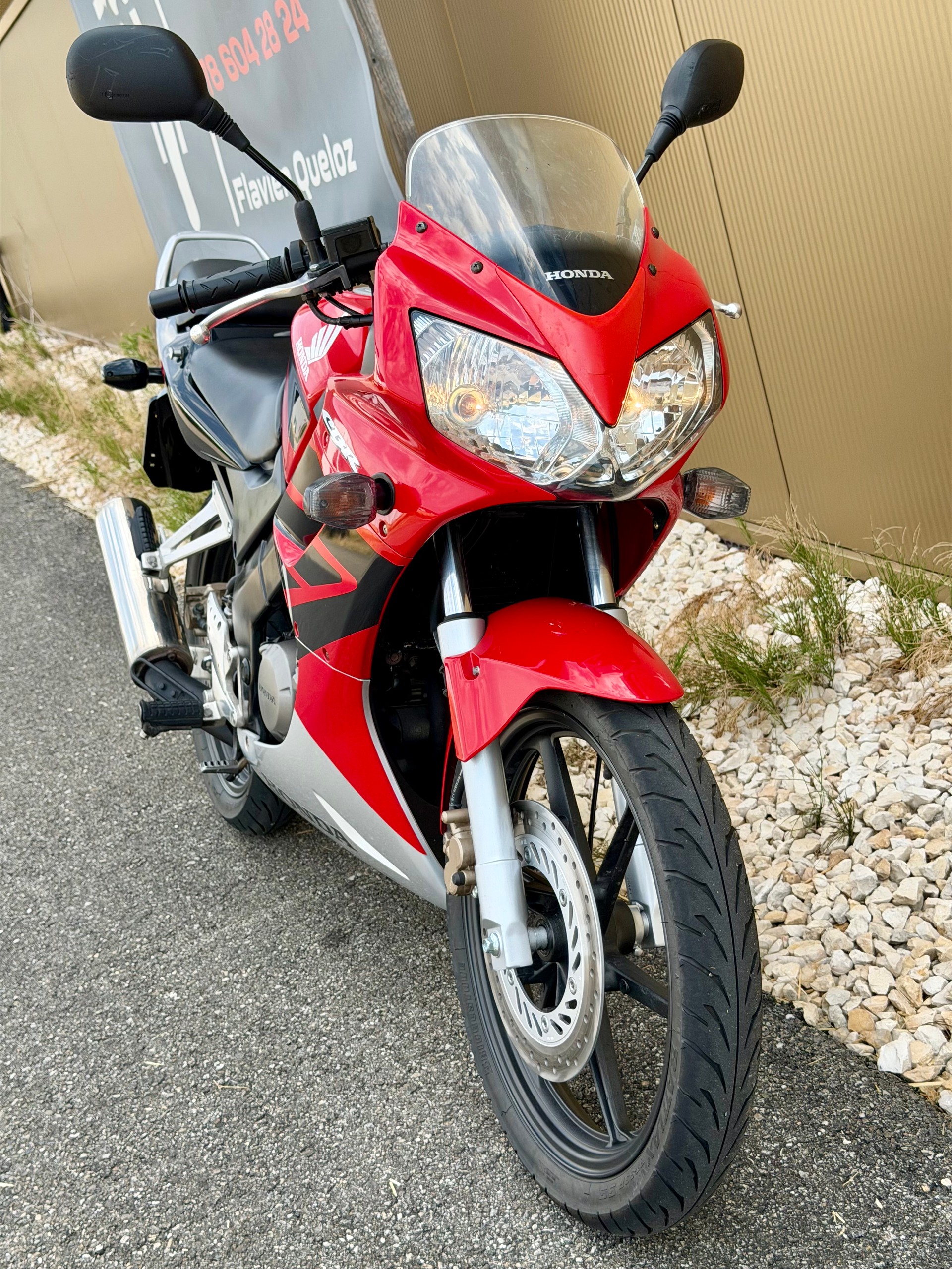 HONDA CBR 125 R-image-1
