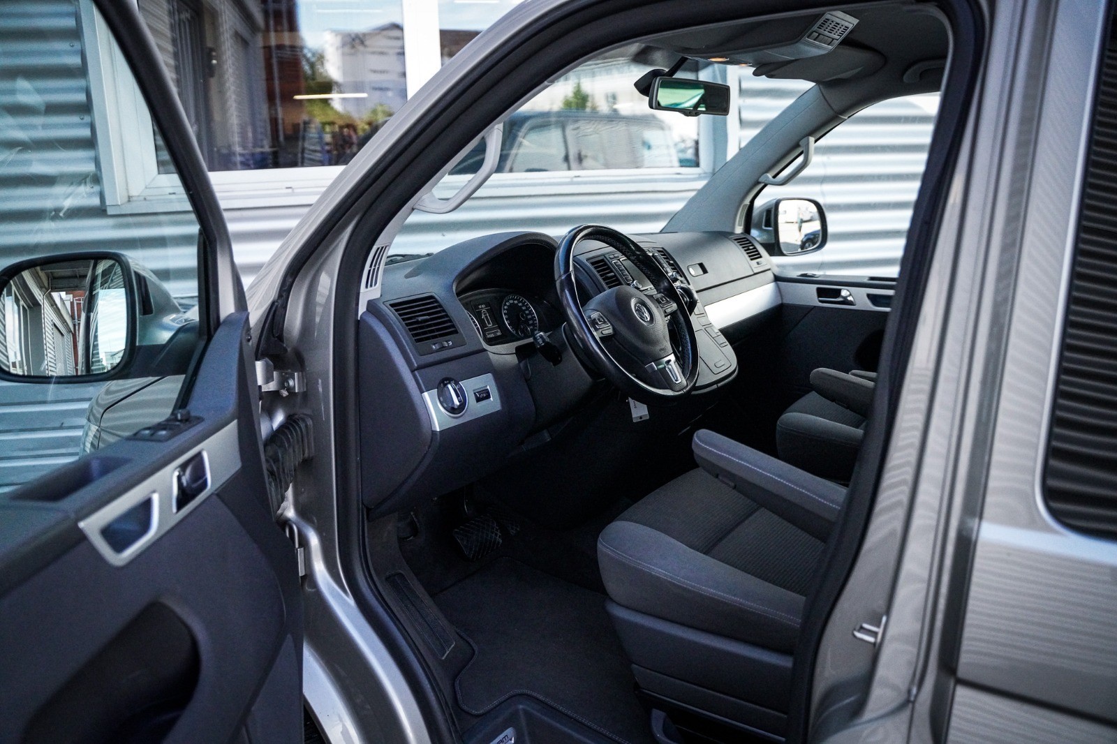 VW T5 Multivan 2.0 Bi-TDI CR Comfortline 4Motion DSG-image-6