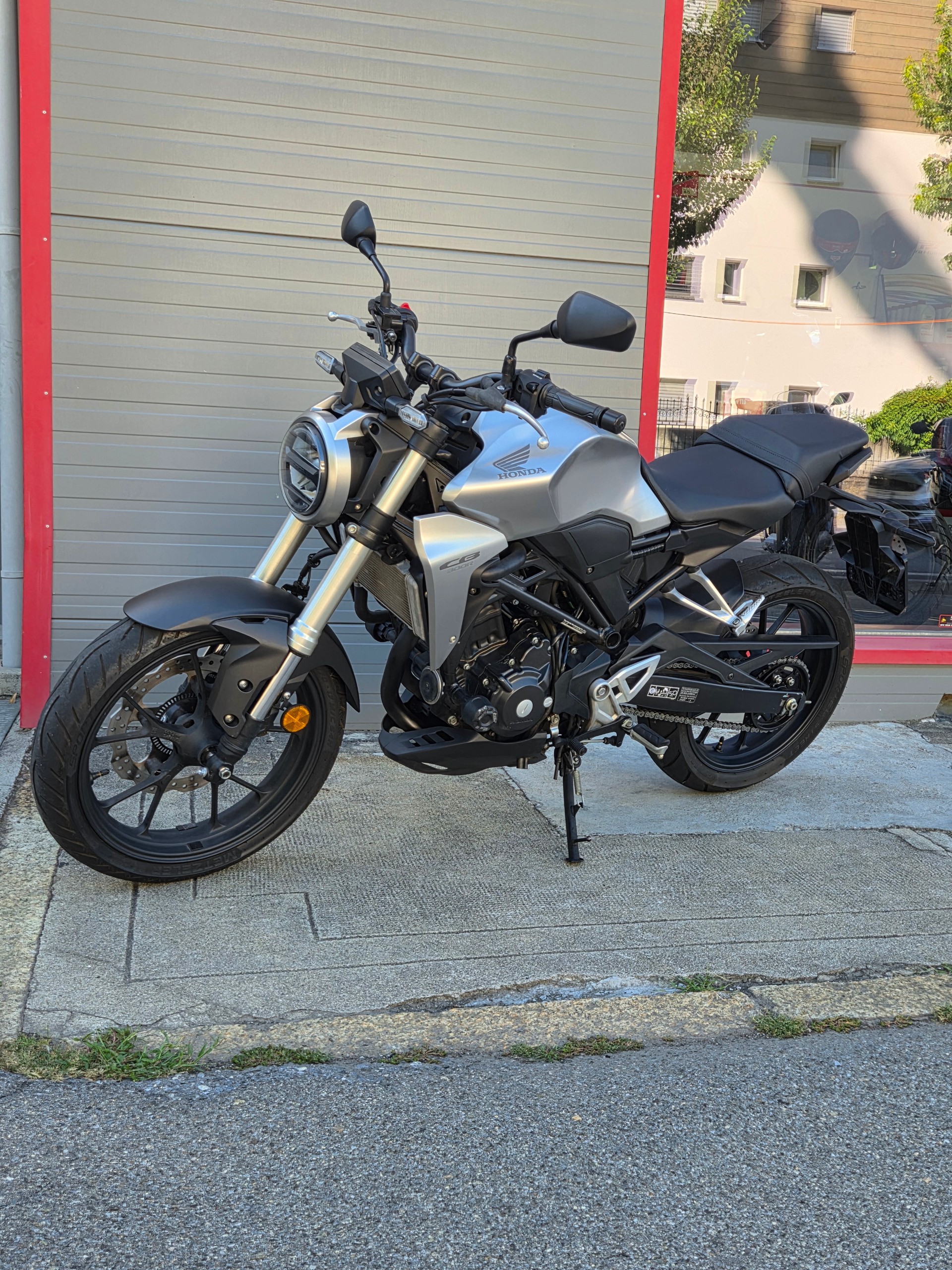 HONDA CB 300 R-image-0