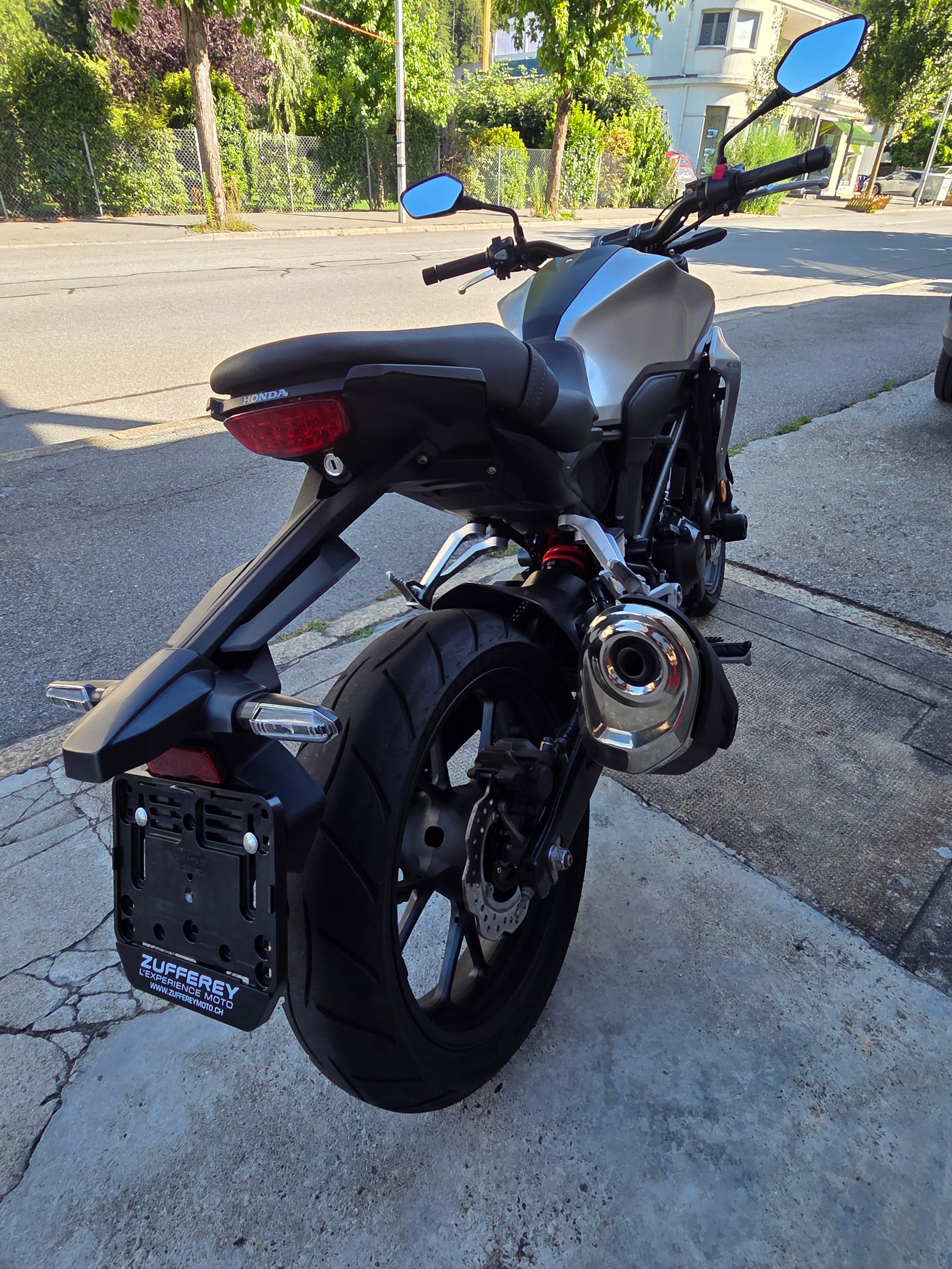 HONDA CB 300 R-image-5