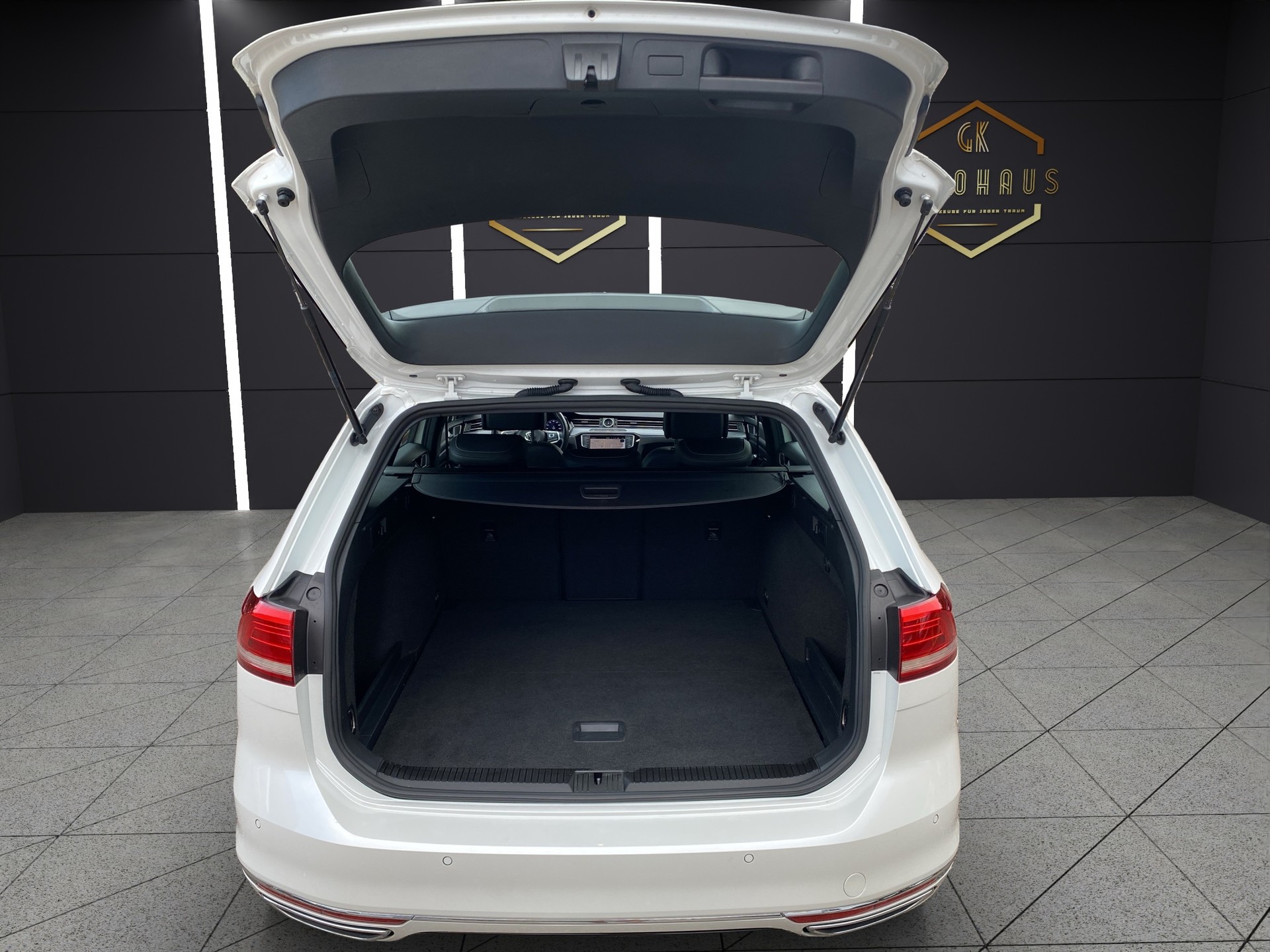 VW Passat Variant 1.4 TSI ACT BMT R-Line-image-4
