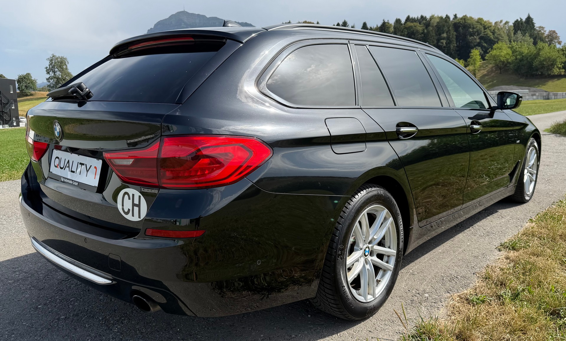 BMW 520d xDrive Touring Luxury Line Steptronic-image-5