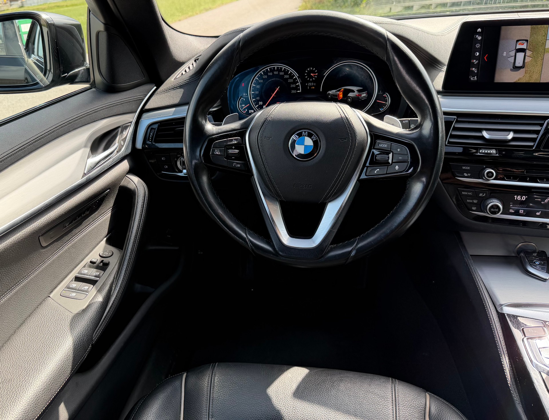 BMW 520d xDrive Touring Luxury Line Steptronic-image-13