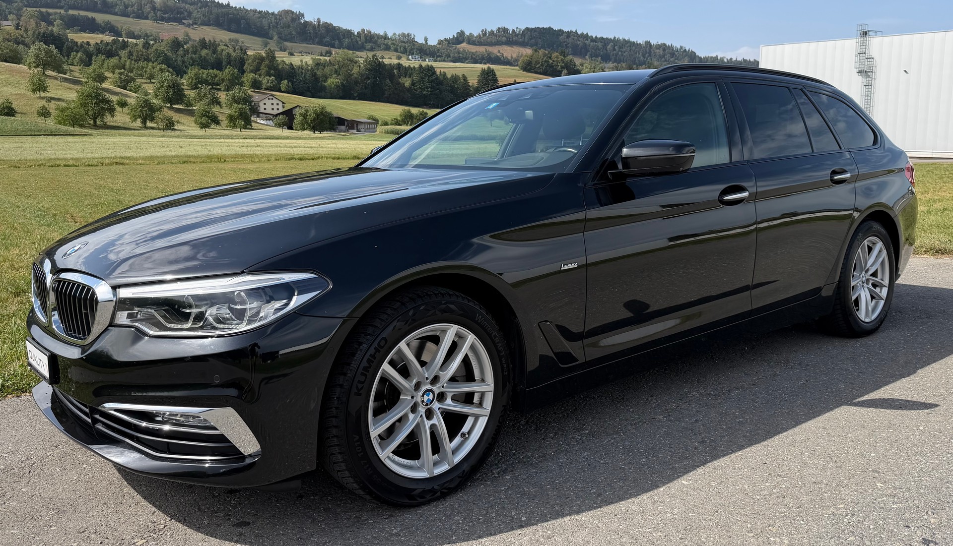 BMW 520d xDrive Touring Luxury Line Steptronic-image-1