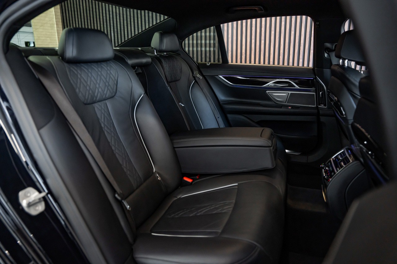 BMW 740d xDrive Steptronic M Sportpaket-image-17