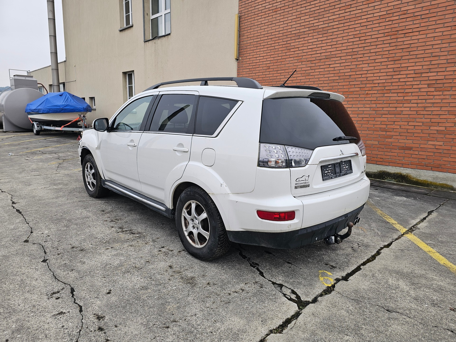 MITSUBISHI Outlander 2.2 DID Intense 4WD TC-SST-image-2