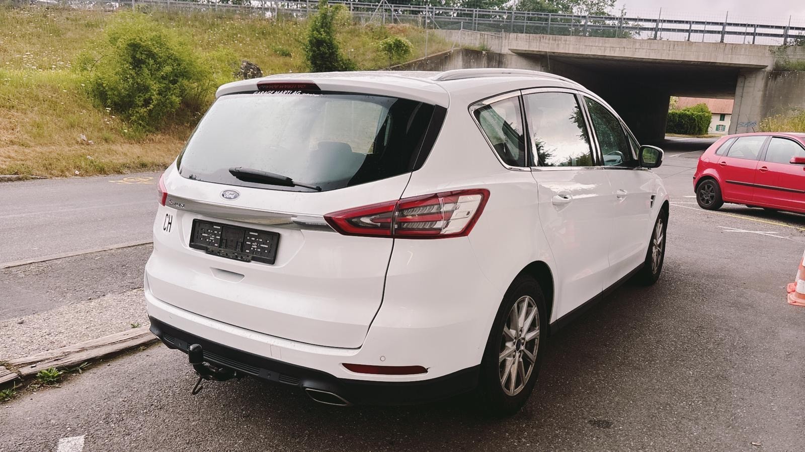FORD S-Max 2.0 TDCi Trend PoweShift-image-3