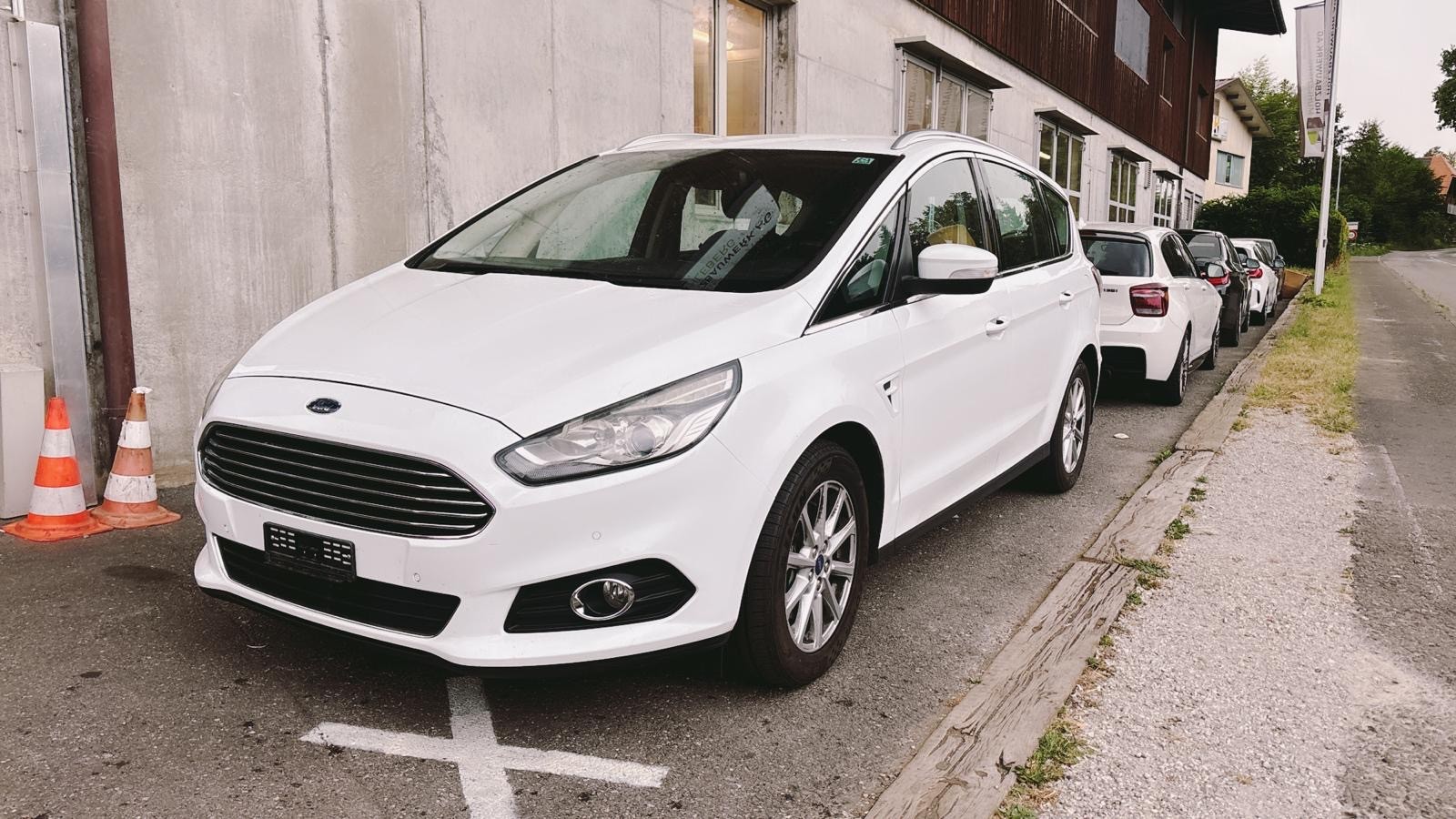 FORD S-Max 2.0 TDCi Trend PoweShift-image-1