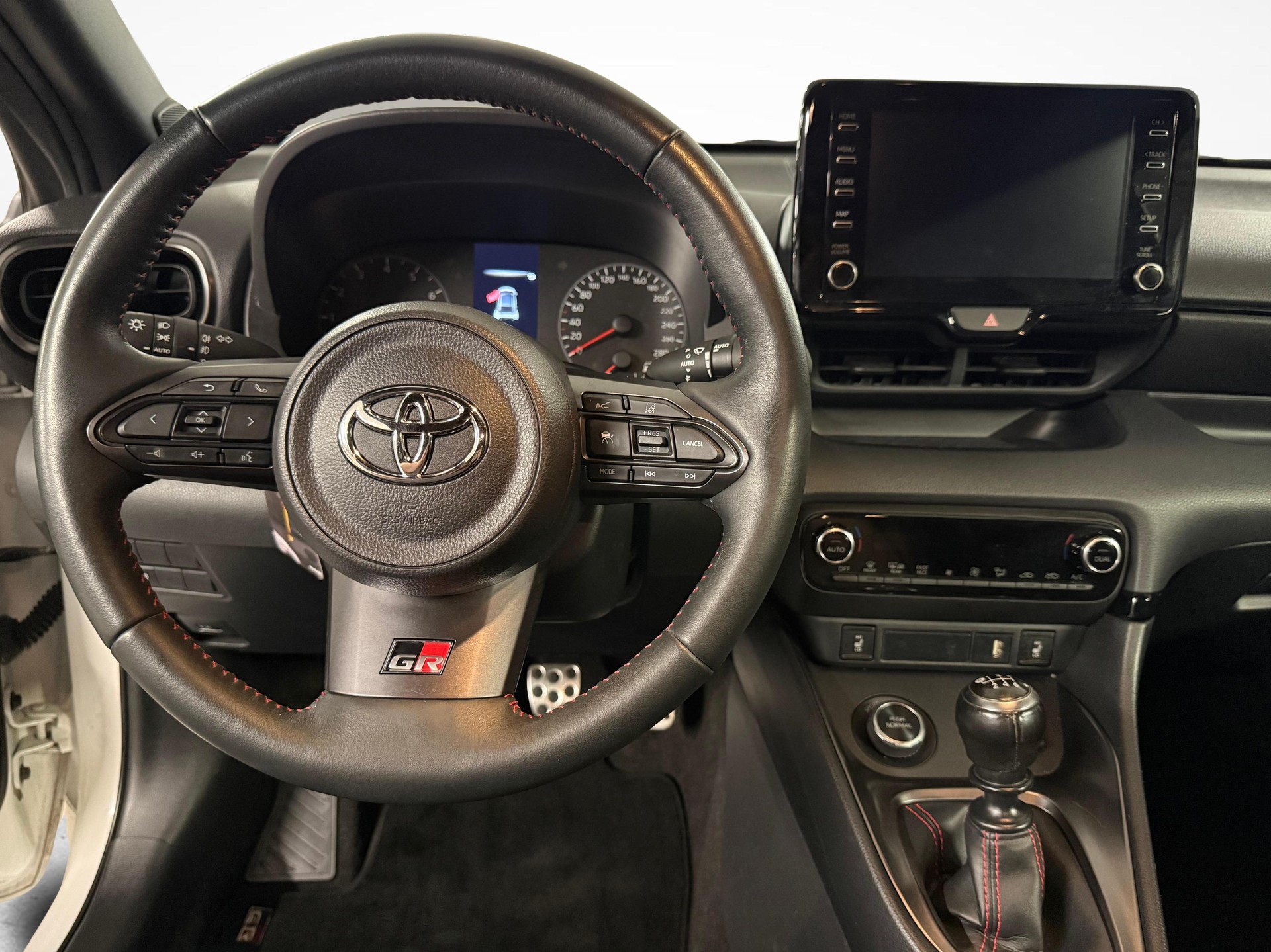 TOYOTA GR Yaris 1.6 Turbo Sport 4x4-image-11