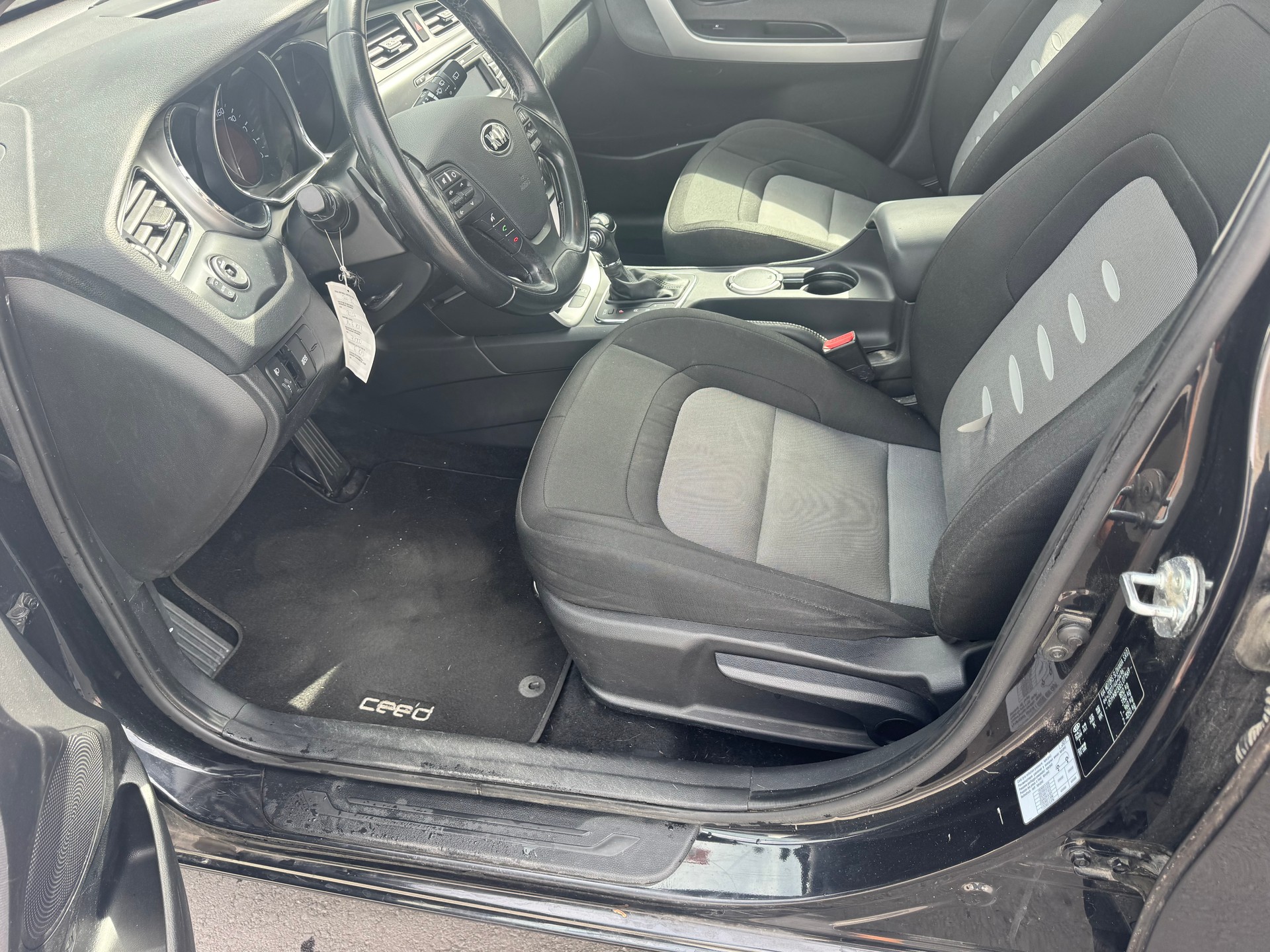 KIA Cee'd Sportswagon 1.6 GDi FiFa World Cup Ed. DCT-image-6