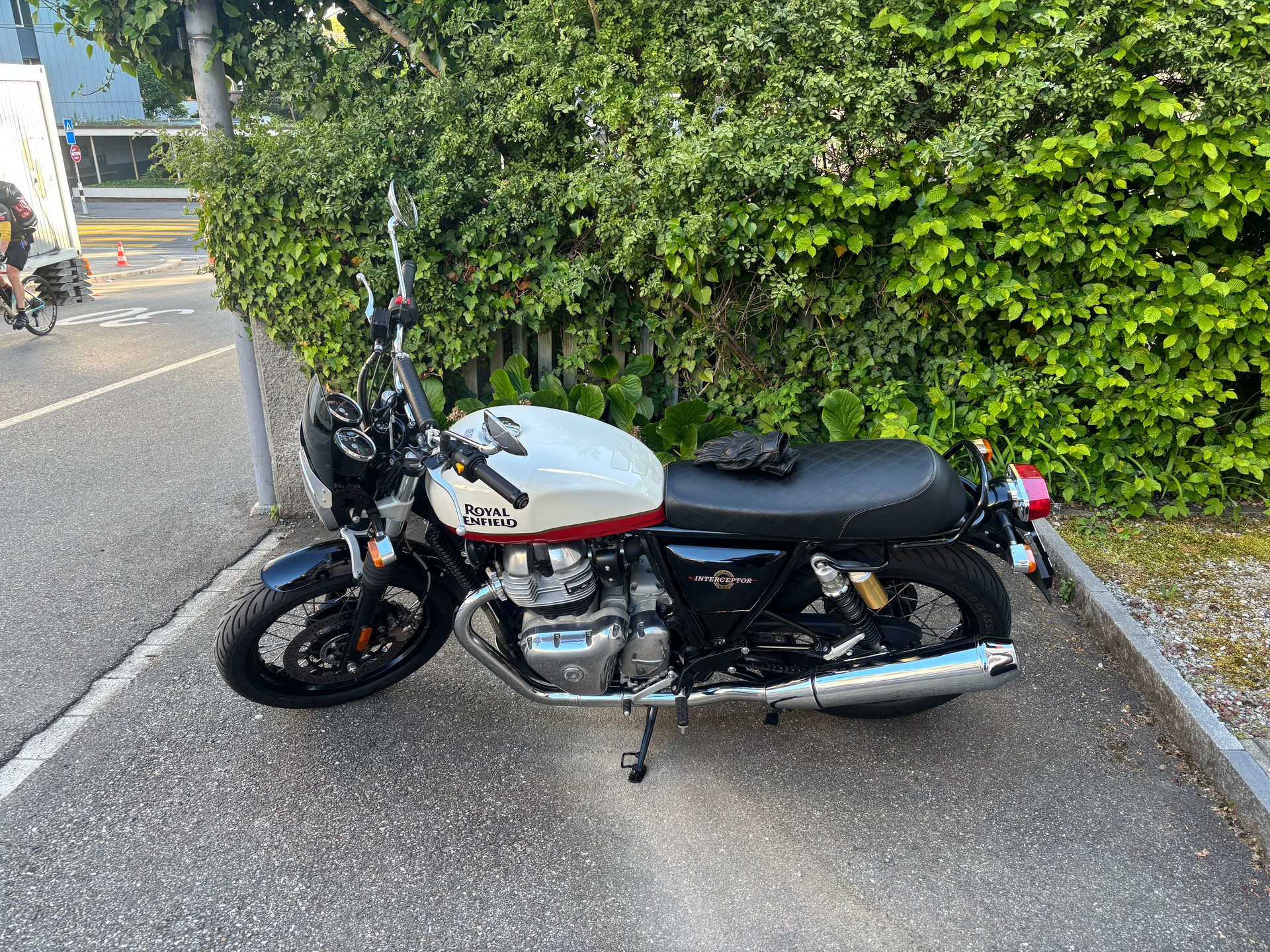ROYAL ENFIELD Interceptor 650 Standard-image-0
