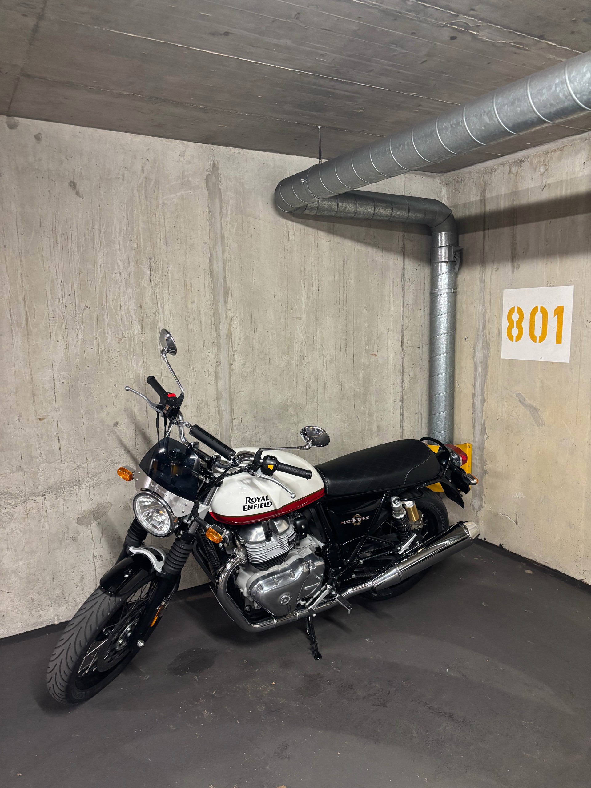 ROYAL ENFIELD Interceptor 650 Standard-image-1