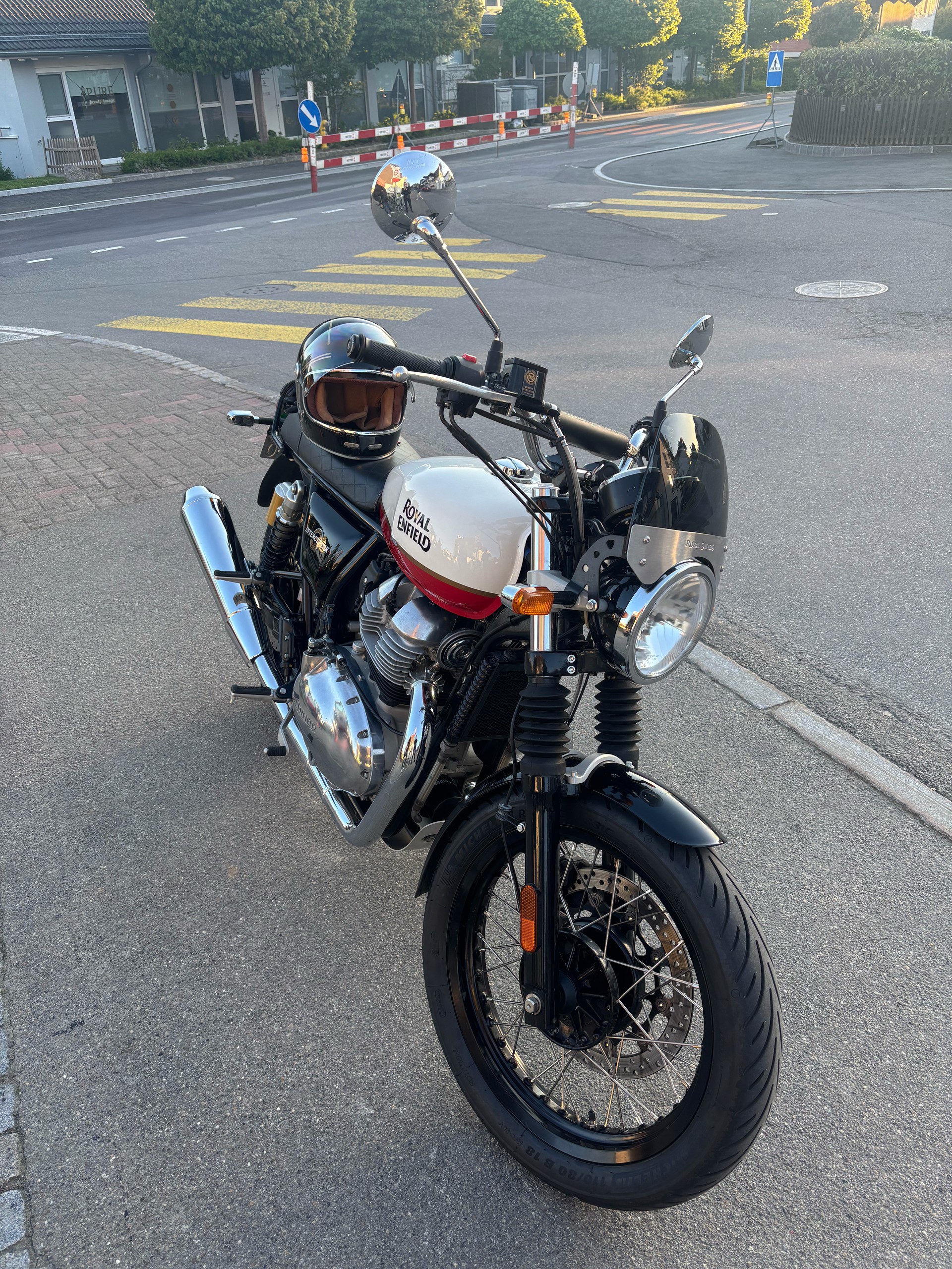 ROYAL ENFIELD Interceptor 650 Standard-image-2