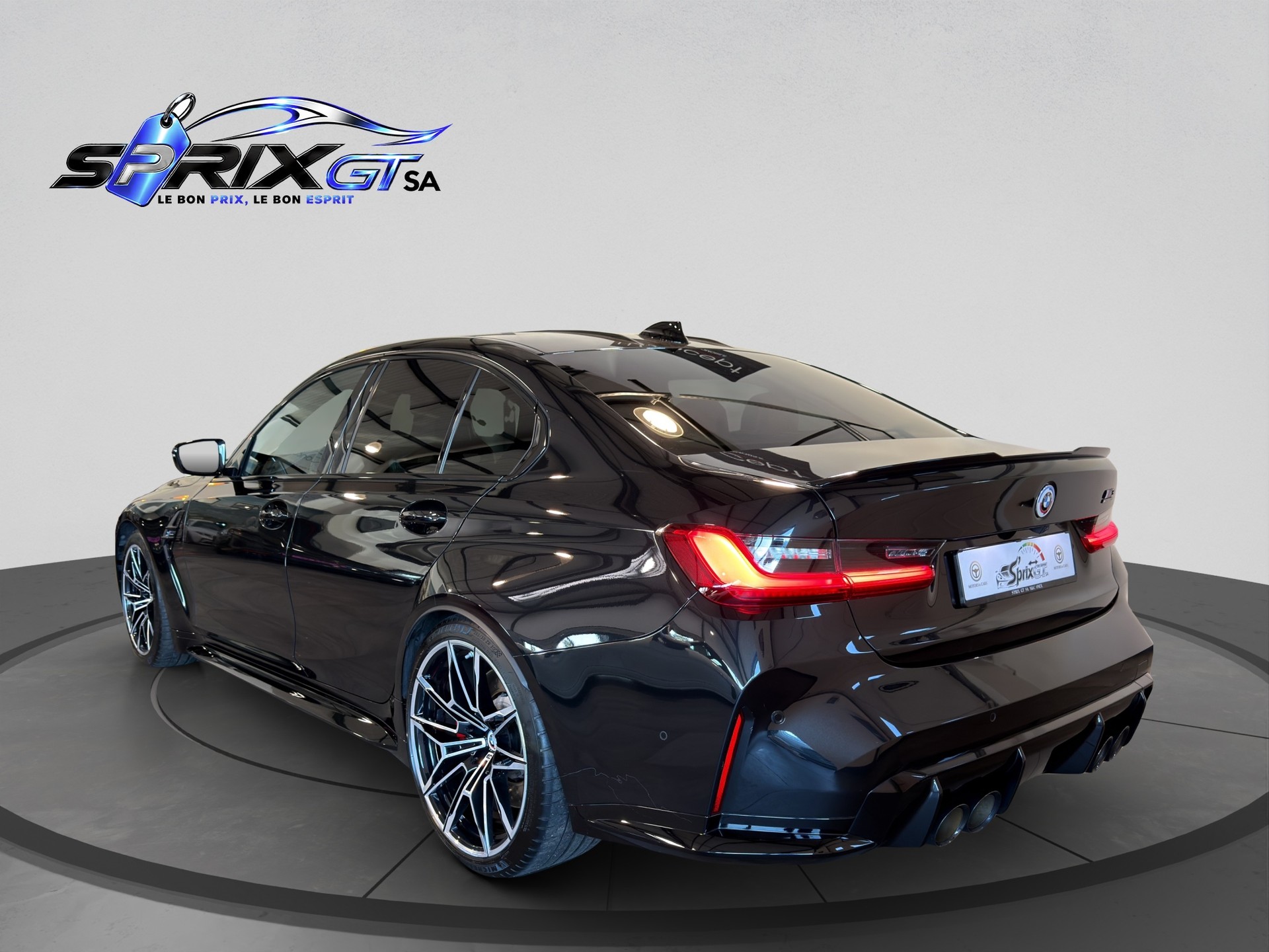 BMW M3 Competition-showroom-element-3