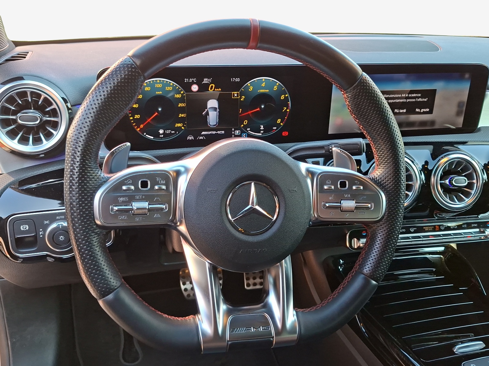 MERCEDES-BENZ A 35 AMG 4Matic Speedshift-image-9
