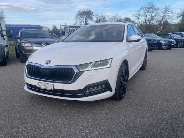 SKODA Octavia Combi 2.0 TDI DSG Style-showroom-element-3