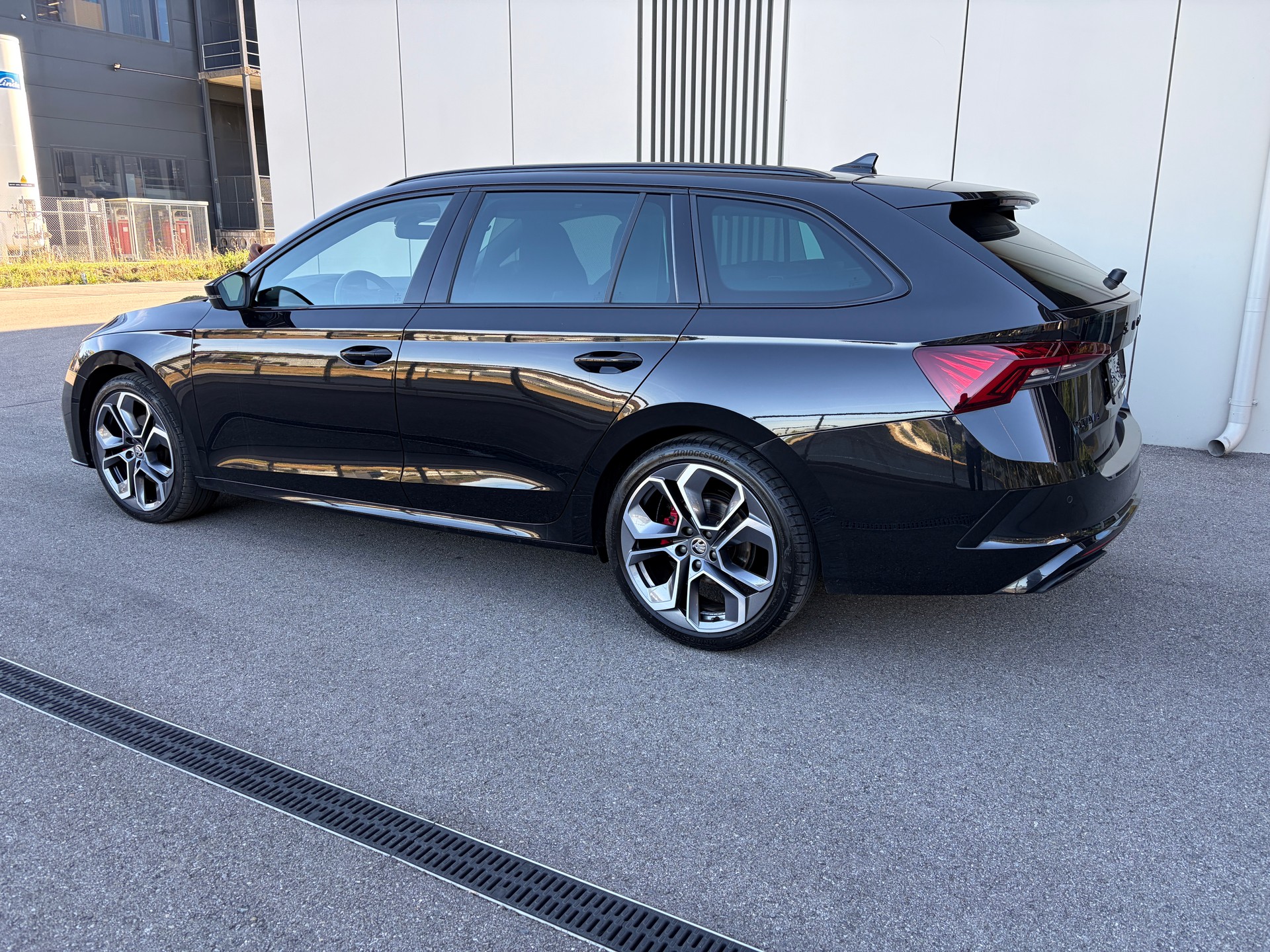 SKODA Octavia Combi 2.0 TDI DSG RS 4x4-image-3