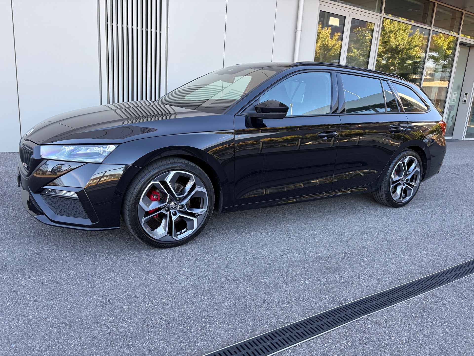 SKODA Octavia Combi 2.0 TDI DSG RS 4x4-image-1