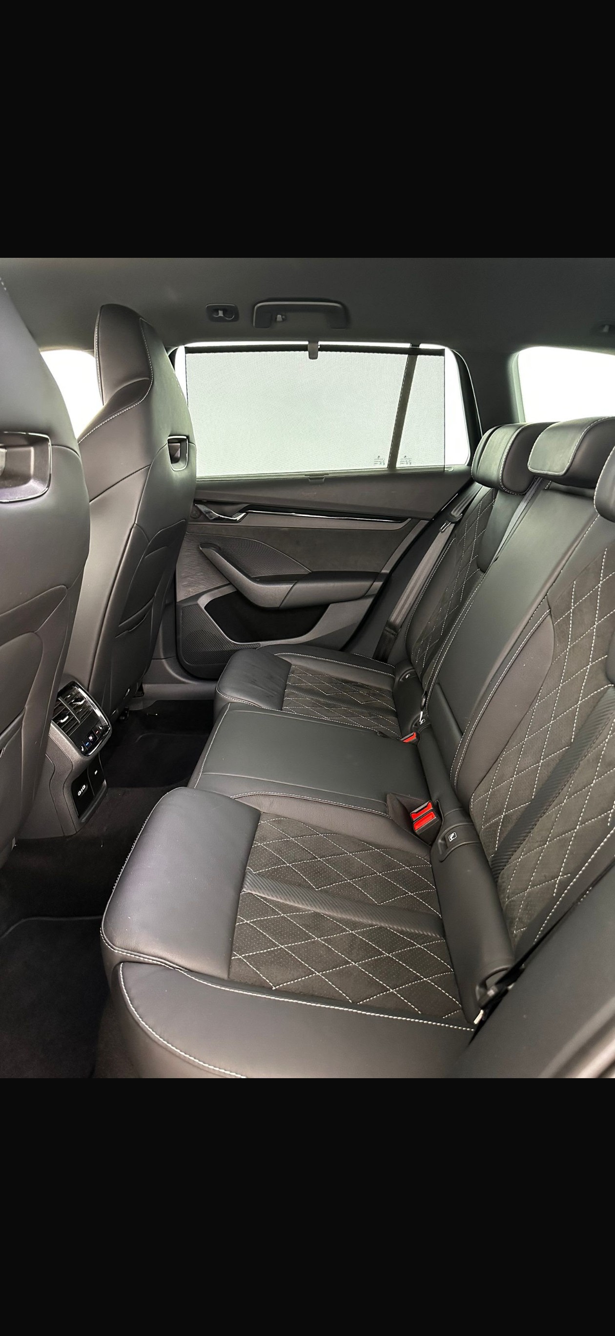 SKODA Octavia Combi 2.0 TDI DSG RS 4x4-image-9