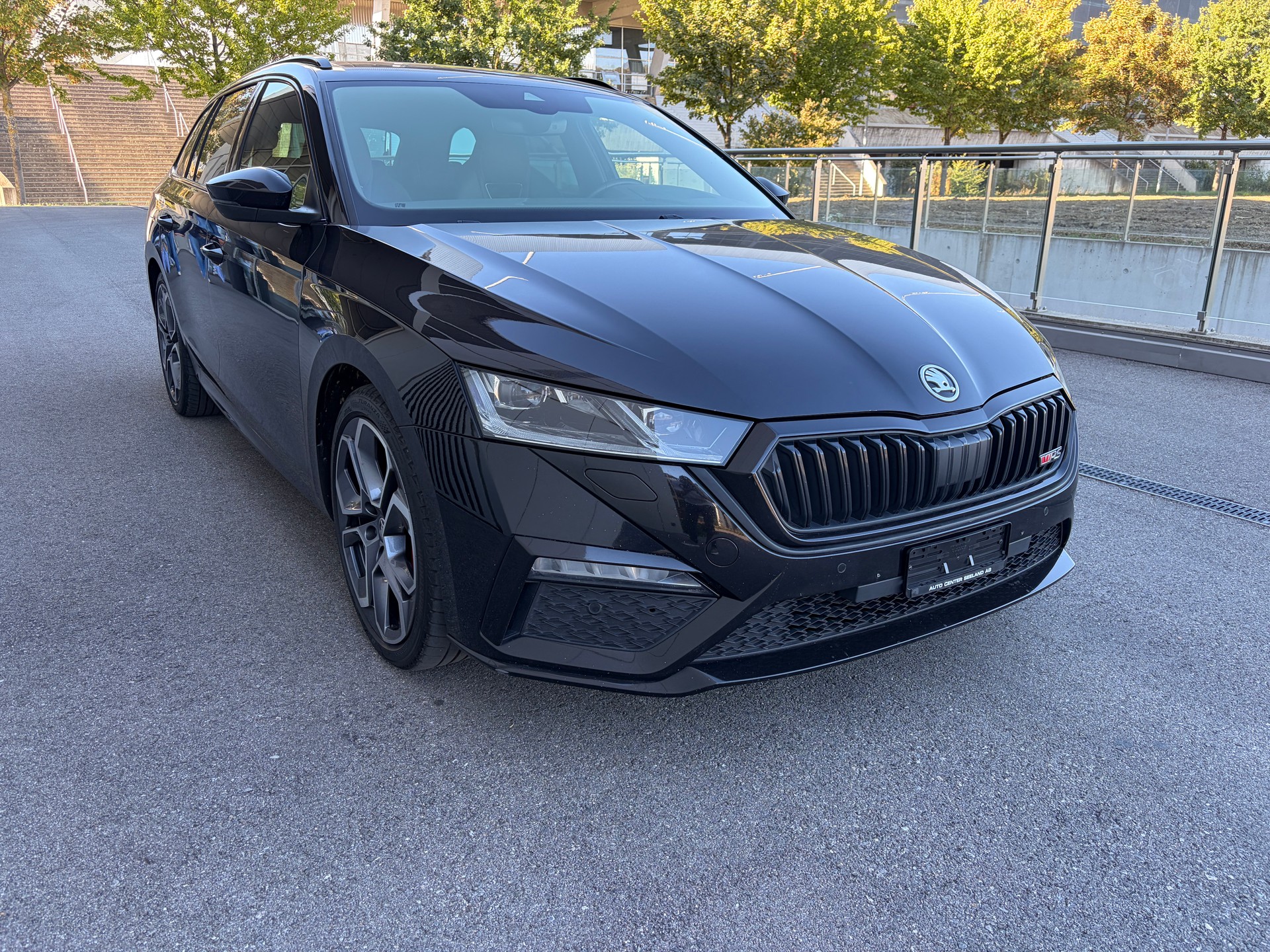 SKODA Octavia Combi 2.0 TDI DSG RS 4x4-image-2