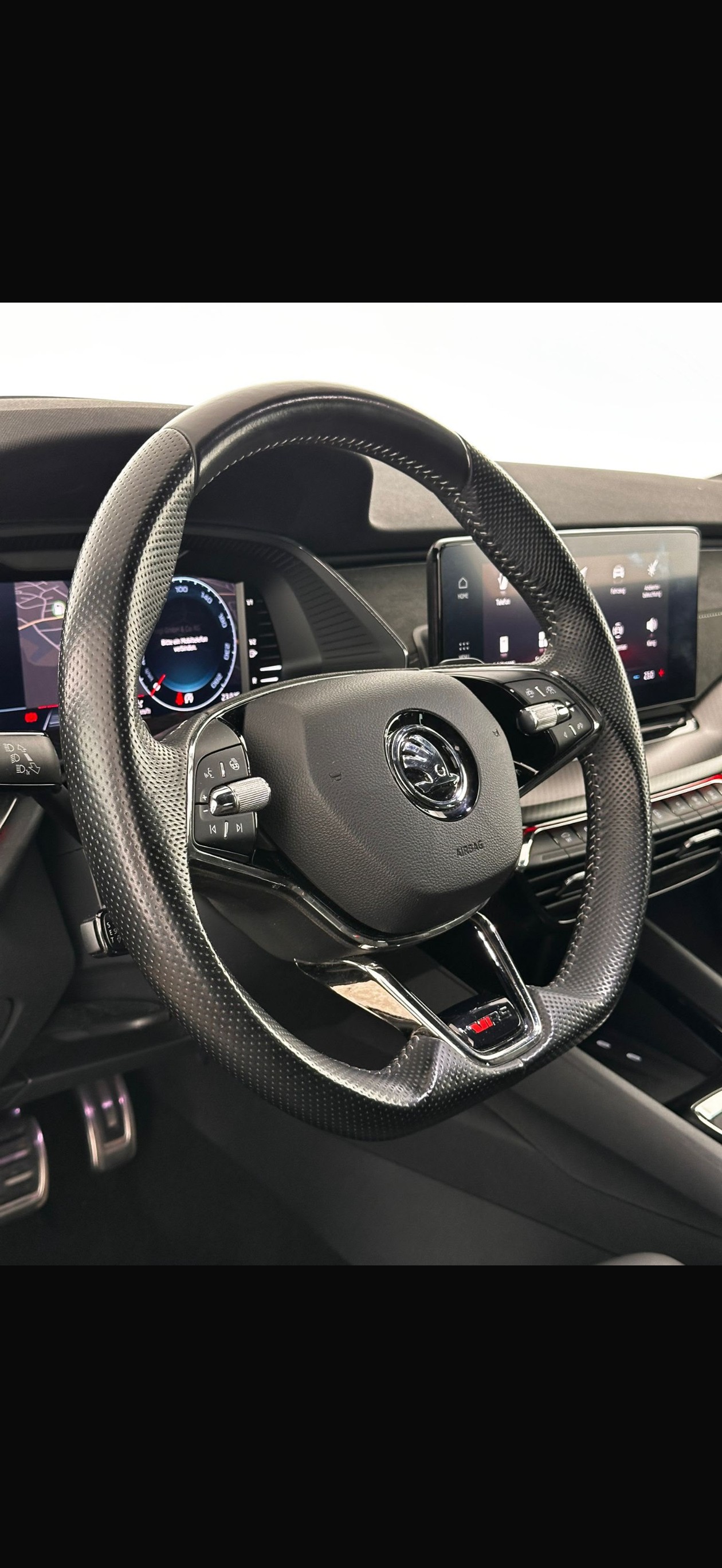 SKODA Octavia Combi 2.0 TDI DSG RS 4x4-image-4