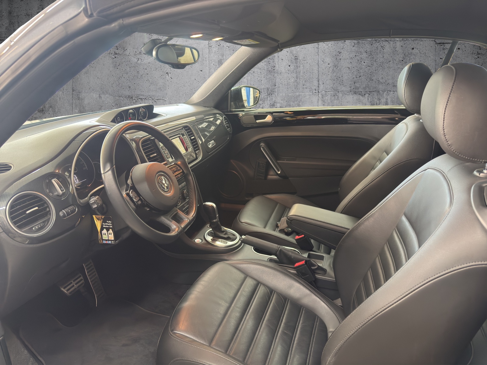 VW Beetle Cabrio 1.4 TSI Sport DSG-showroom-element-1