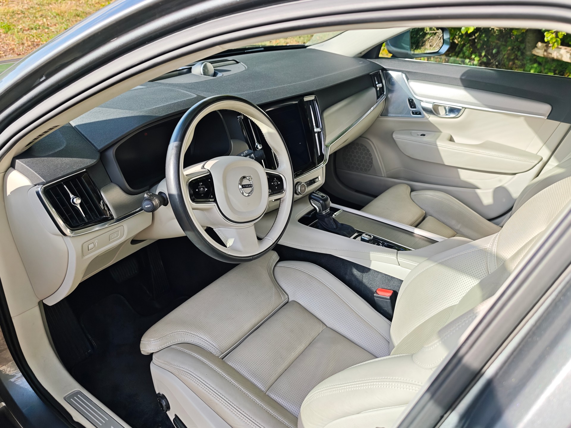 VOLVO 2.0 D5 Inscription AWD-image-2
