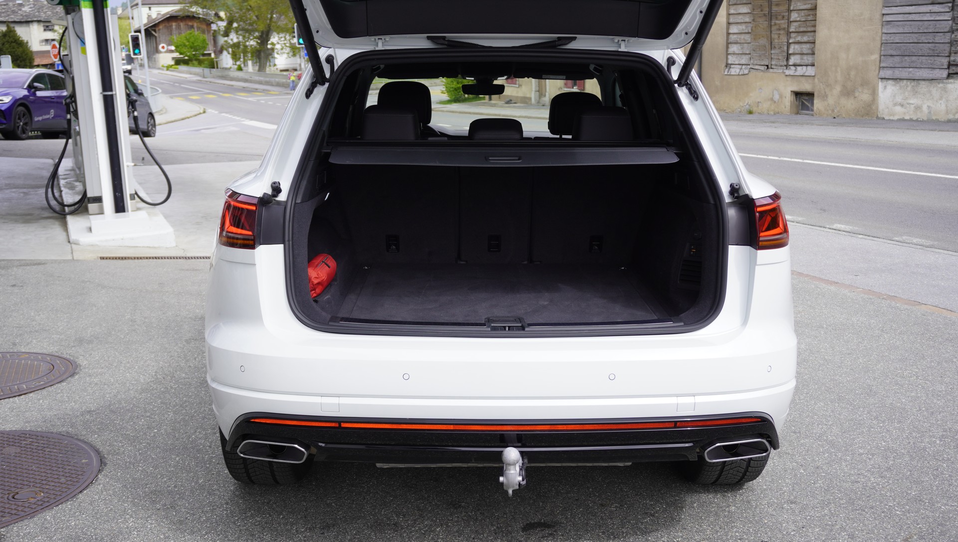 VW Touareg 3.0 TDI R Line Tiptronic-image-16