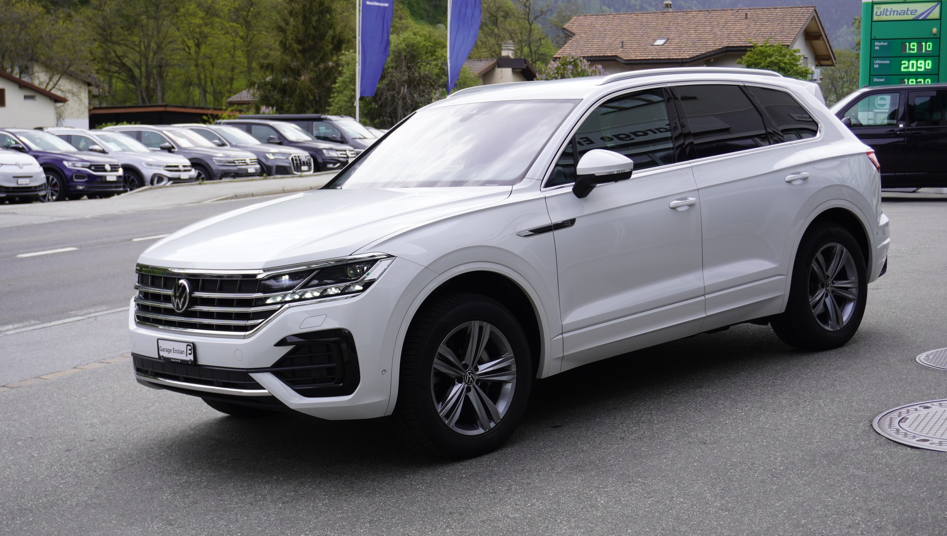 VW Touareg 3.0 TDI R Line Tiptronic-image-13