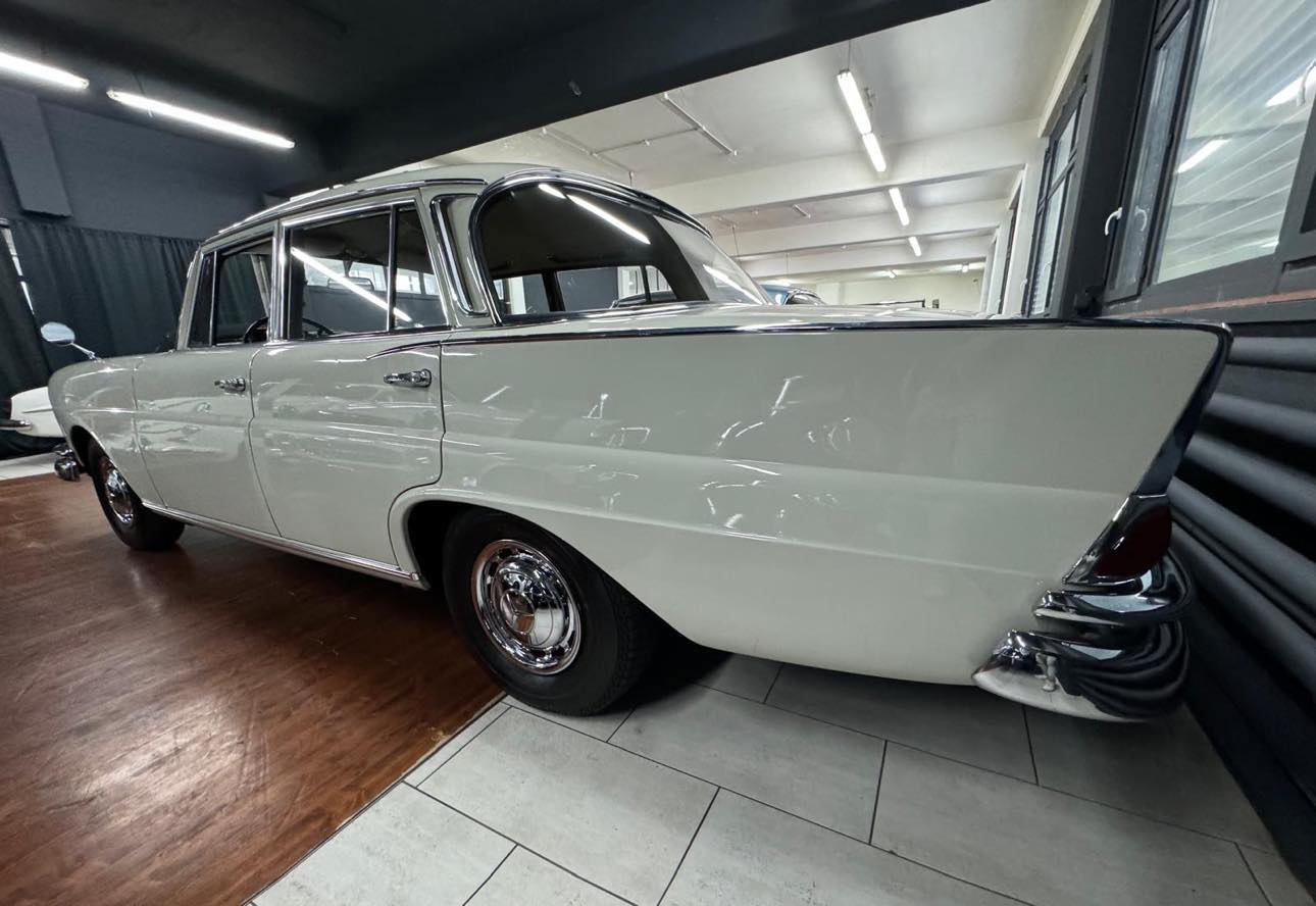 MERCEDES-BENZ 220S Heckflosse-image-5