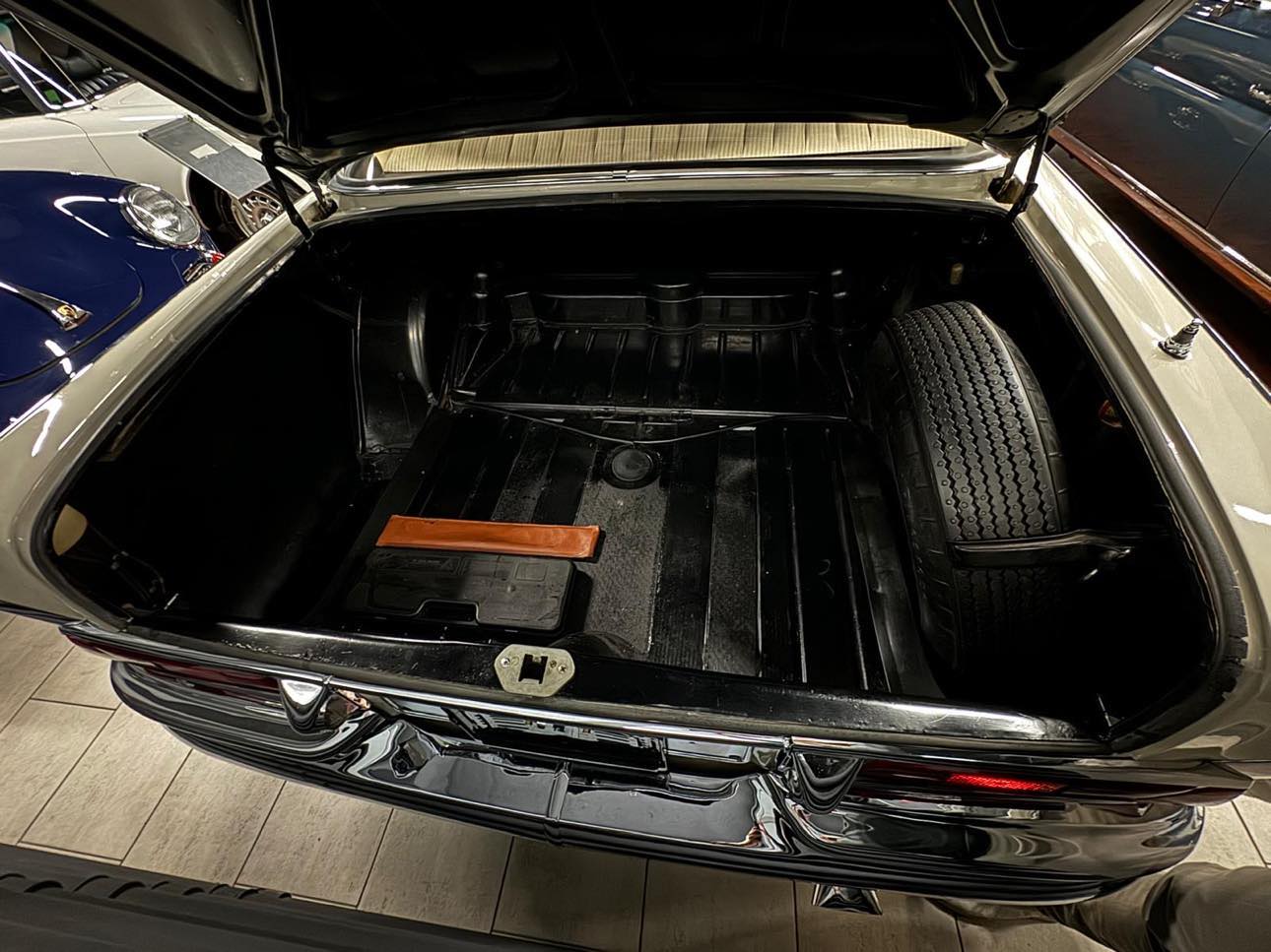 MERCEDES-BENZ 220S Heckflosse-image-3