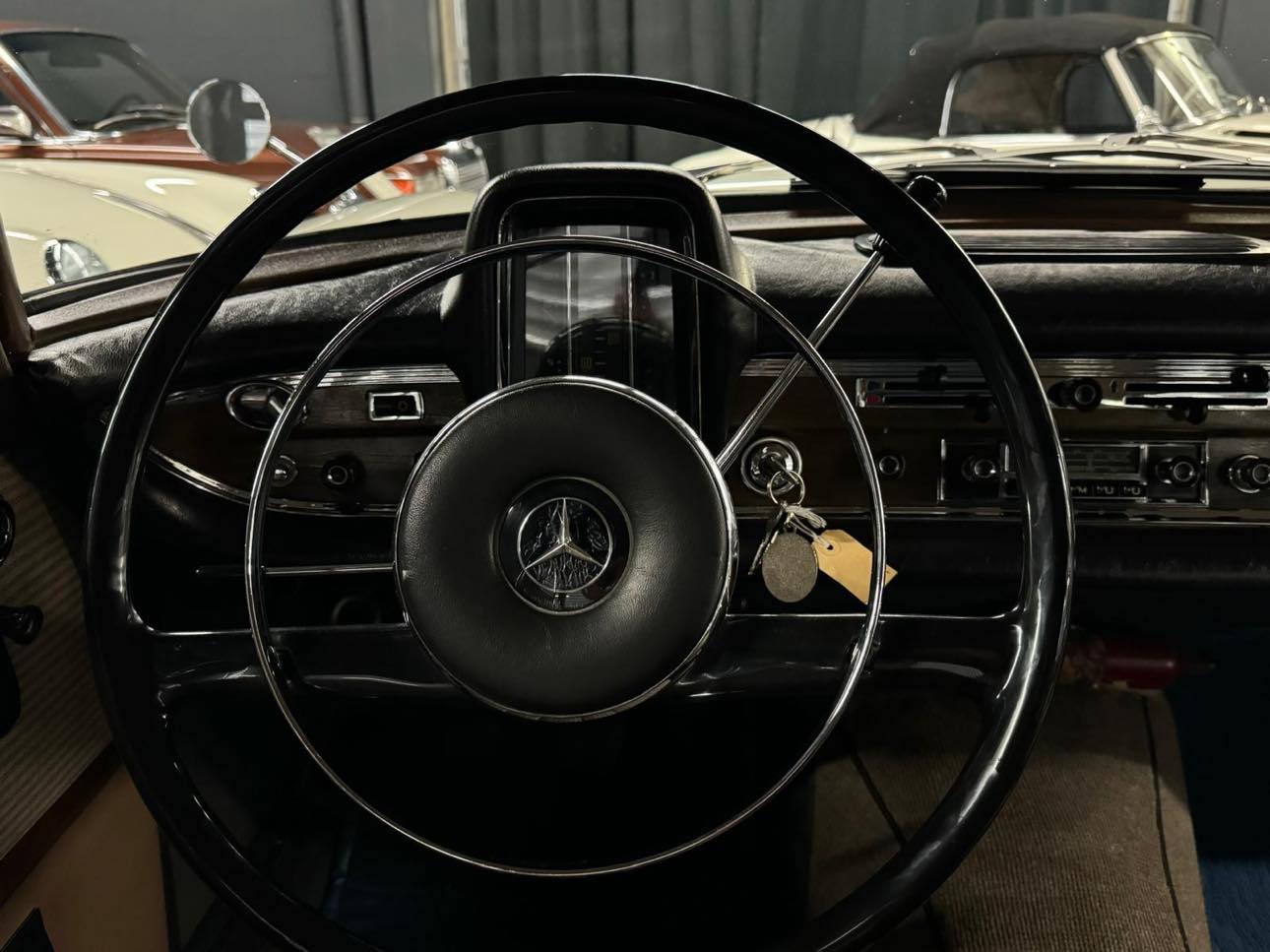 MERCEDES-BENZ 220S Heckflosse-image-6