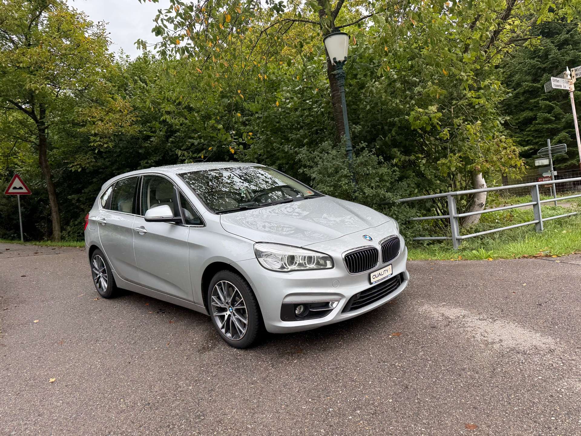 BMW 225i xDrive Active Tourer Luxury Line Steptronic-showroom-element-1