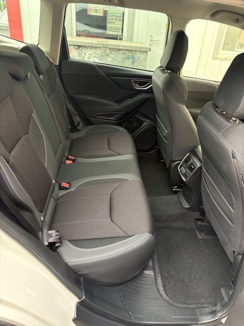 SUBARU Forester 2.0i e-Boxer Swiss Plus Lineartronic-image-13
