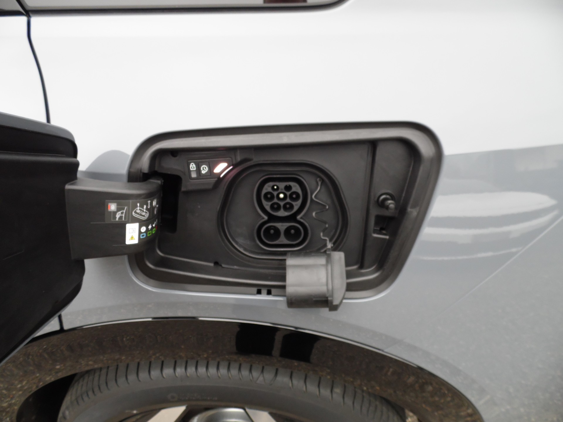 OPEL Grandland Elektro 73kWh Ultimate 4WD-image-5