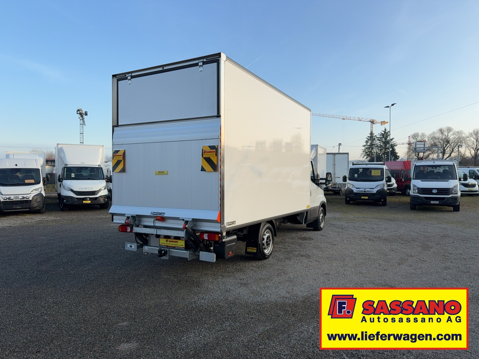 IVECO Daily 35S18 Hi-Matic Möbelkoffer mit Hebebühne 2.40m und 850 Kg. Nutzlast-image-5