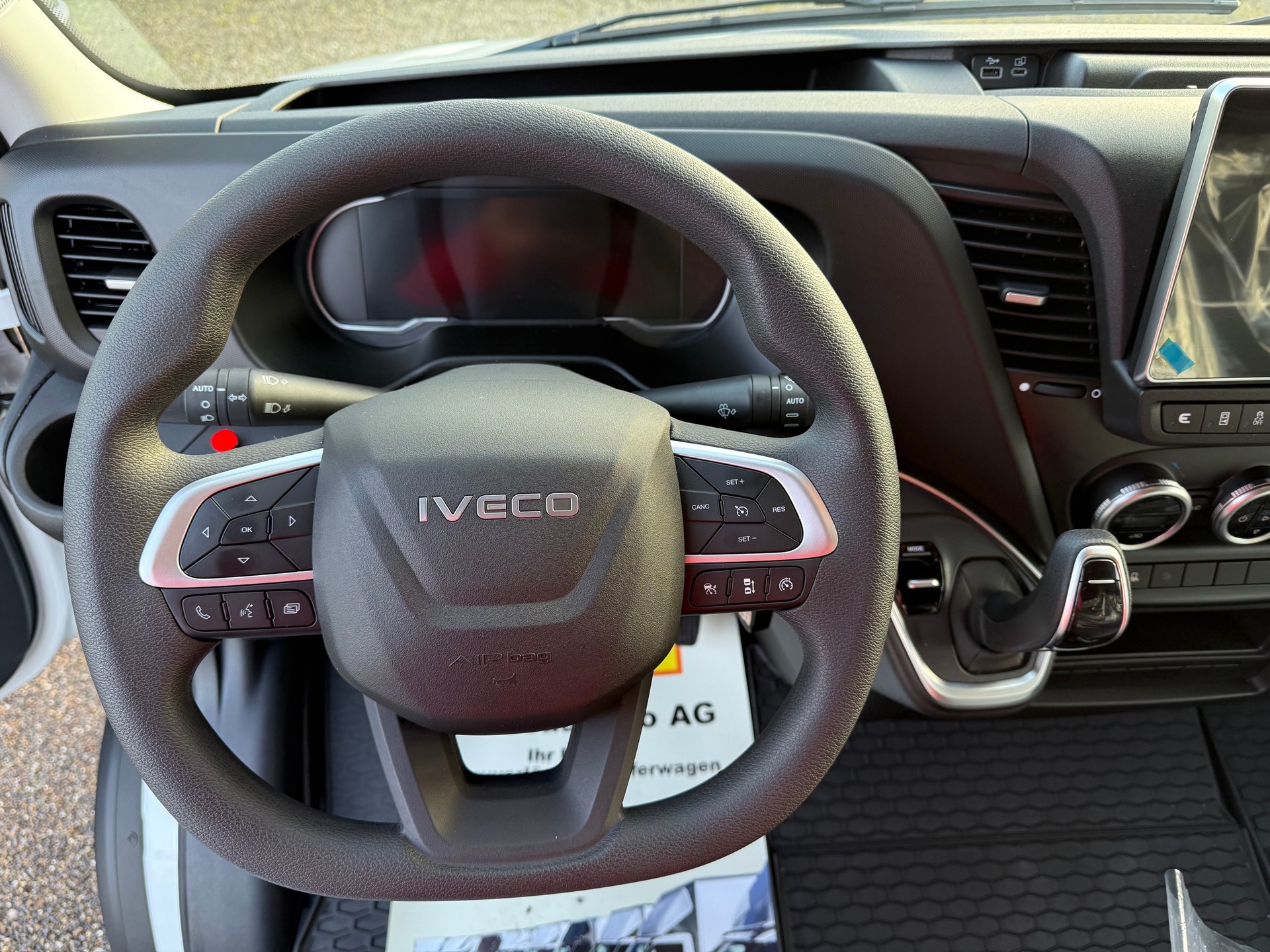 IVECO Daily 35S18 Hi-Matic Möbelkoffer mit Hebebühne 2.40m und 850 Kg. Nutzlast-image-13