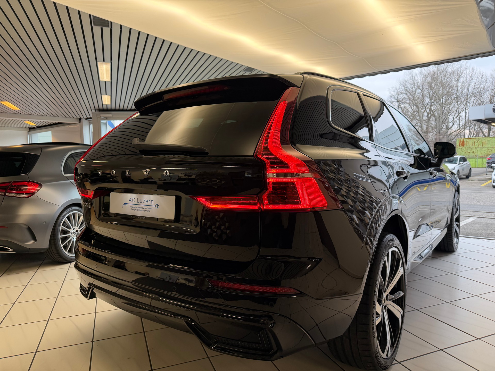 VOLVO XC60 T6 eAWD R-Design Geartronic | SoH 95,6%-showroom-element-3