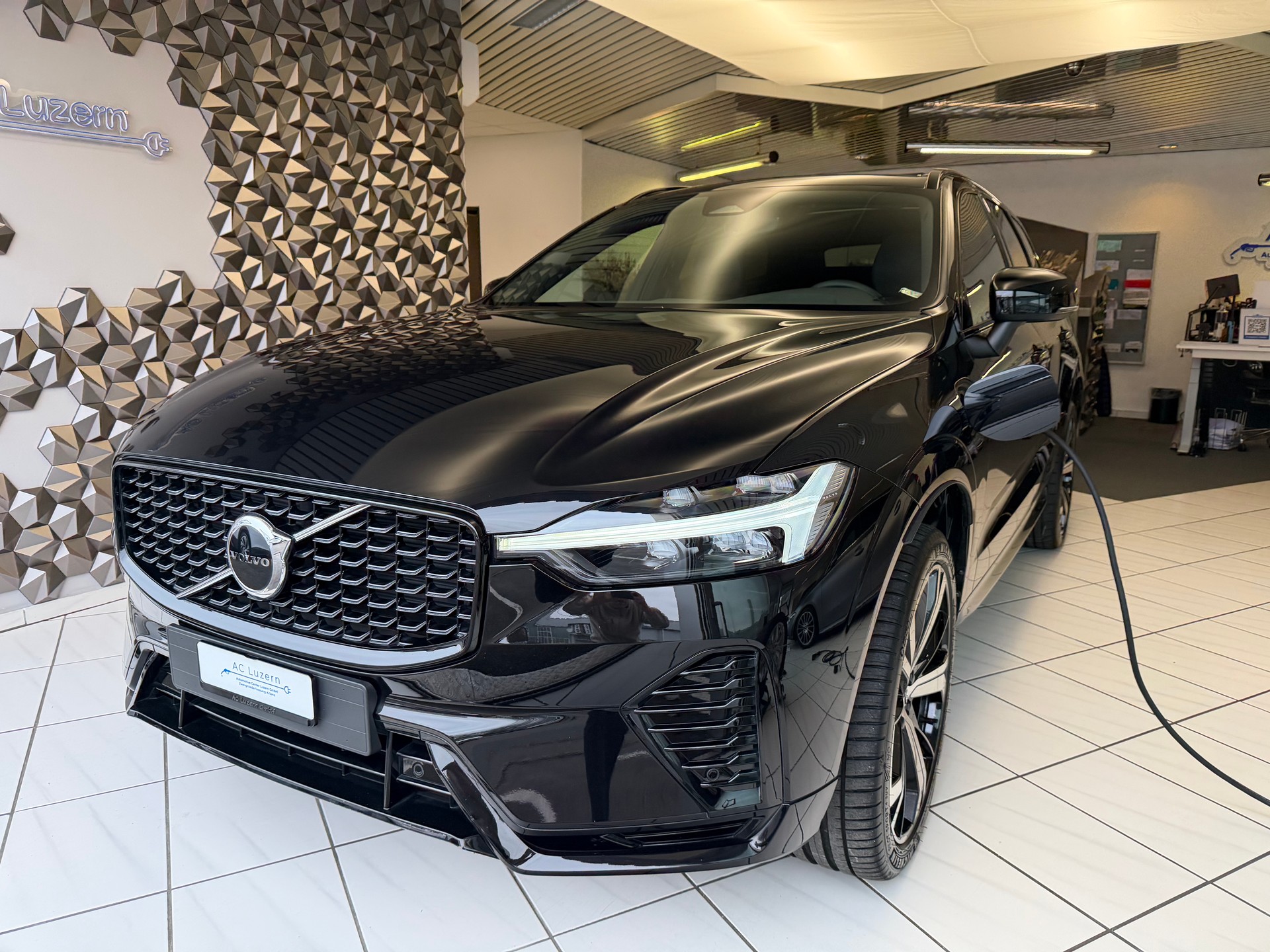 VOLVO XC60 T6 eAWD R-Design Geartronic | SoH 95,6%