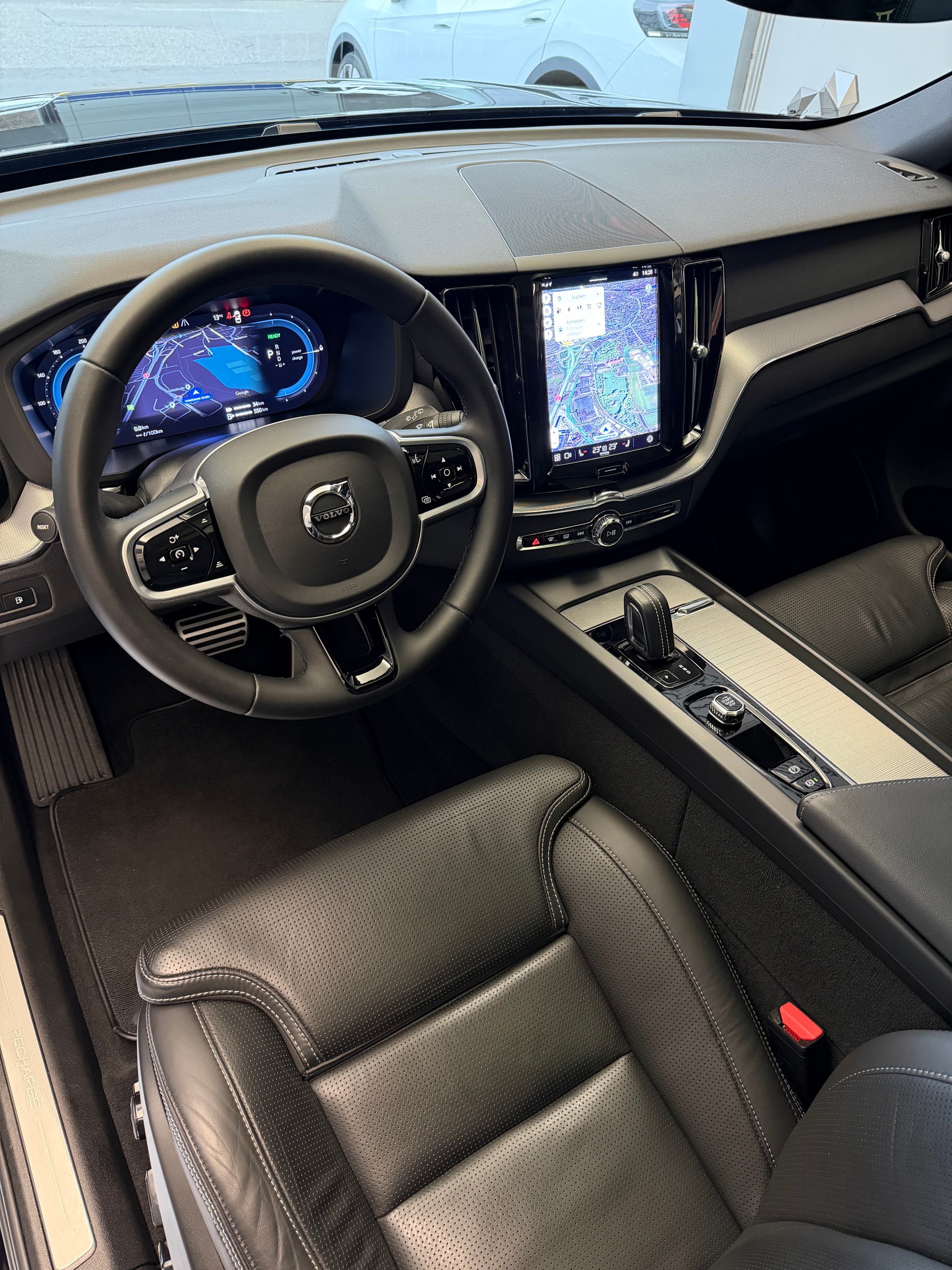 VOLVO XC60 T6 eAWD R-Design Geartronic | SoH 95,6%-image-5