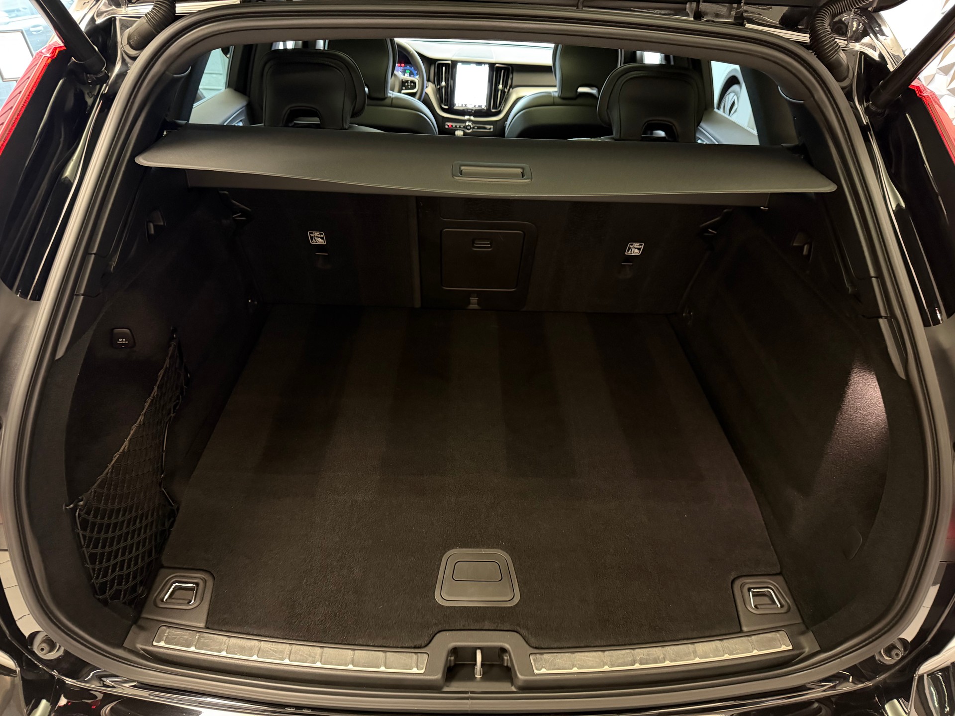 VOLVO XC60 T6 eAWD R-Design Geartronic | SoH 95,6%-image-11