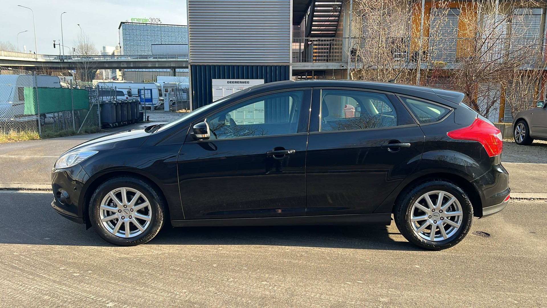 FORD Focus 1.0 SCTi Winner-showroom-element-3
