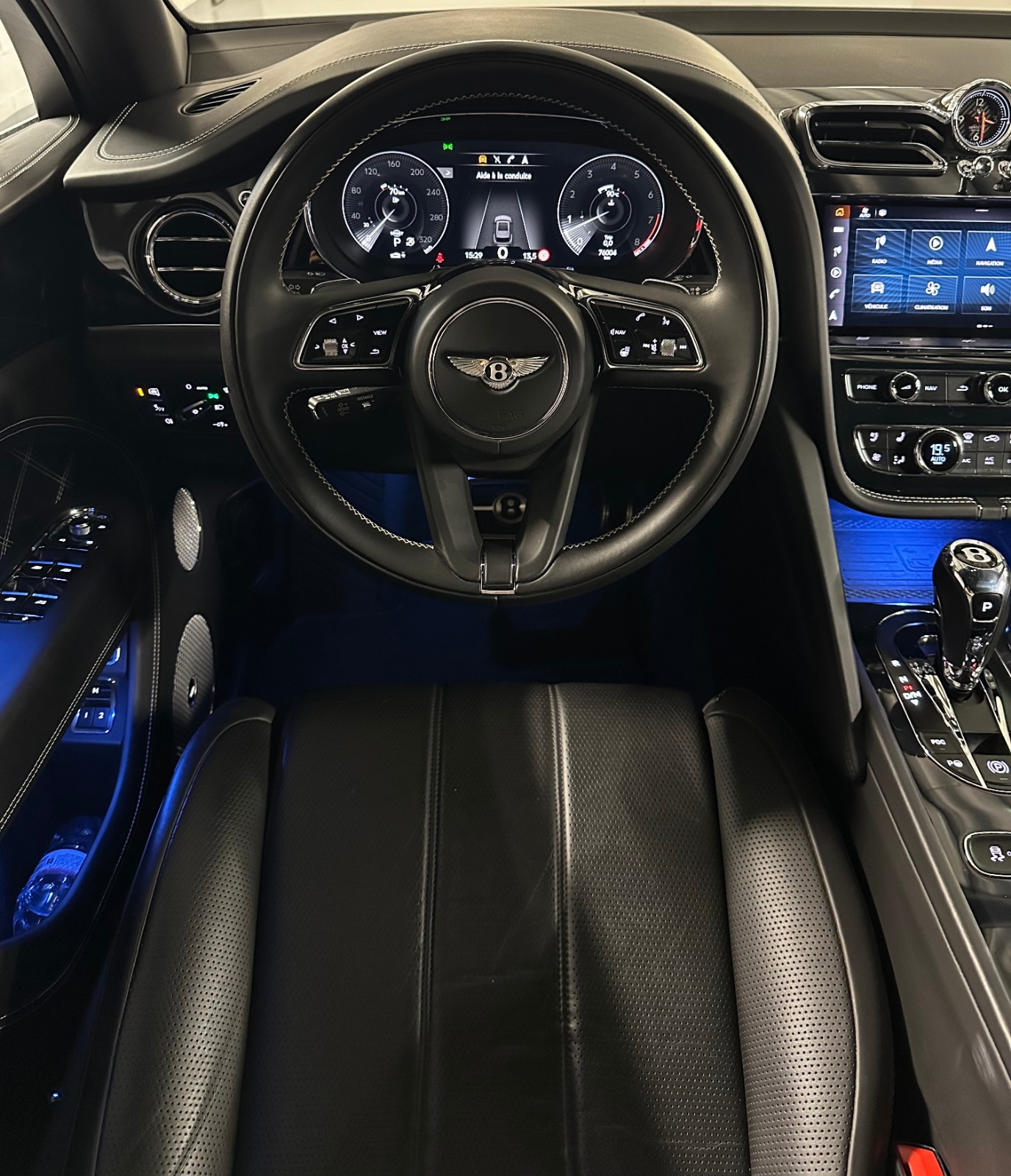 BENTLEY Bentayga V8-image-12